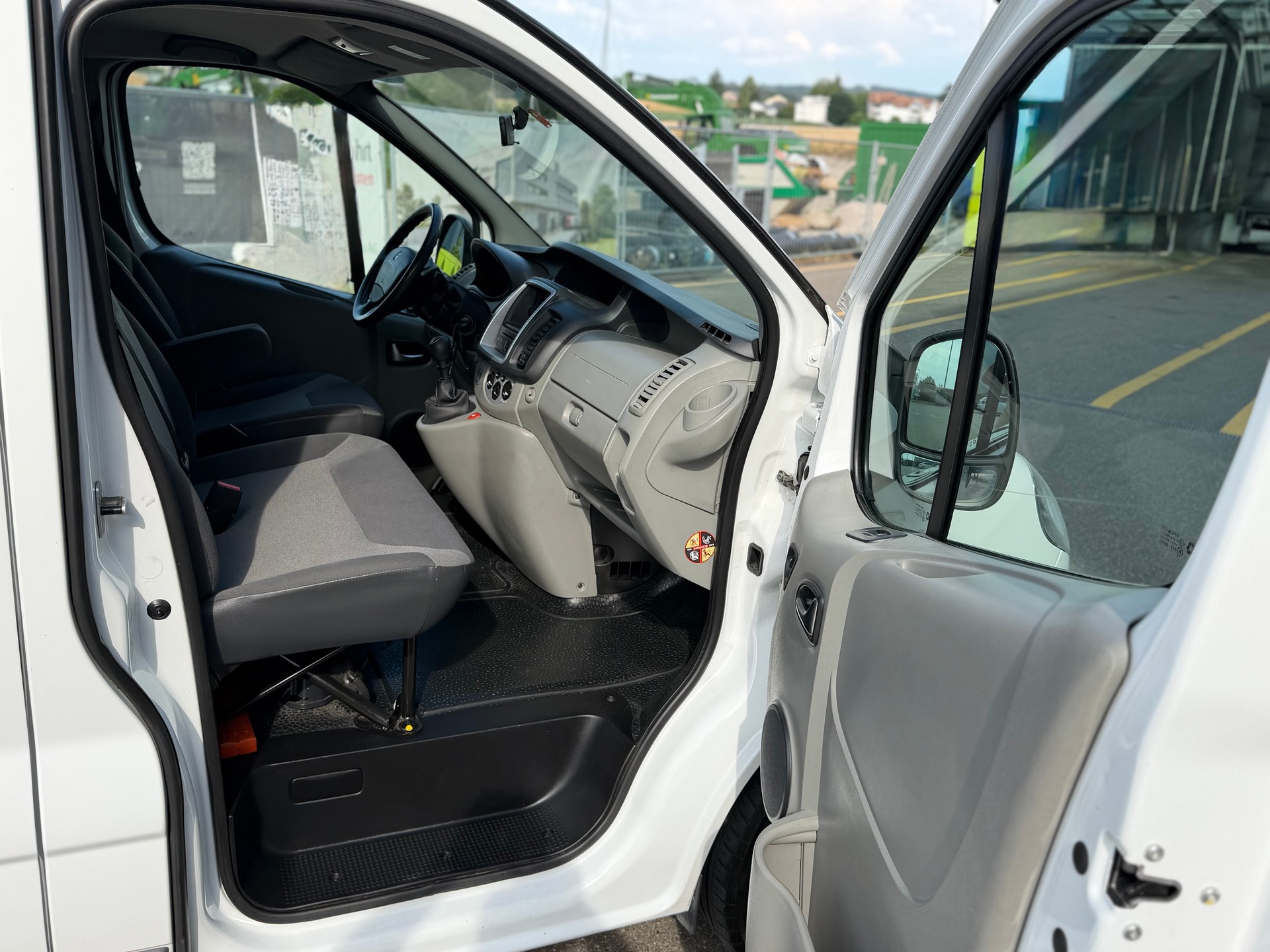 RENAULT Trafic 2.0 dCi 115 2.9t L1H1-image-10