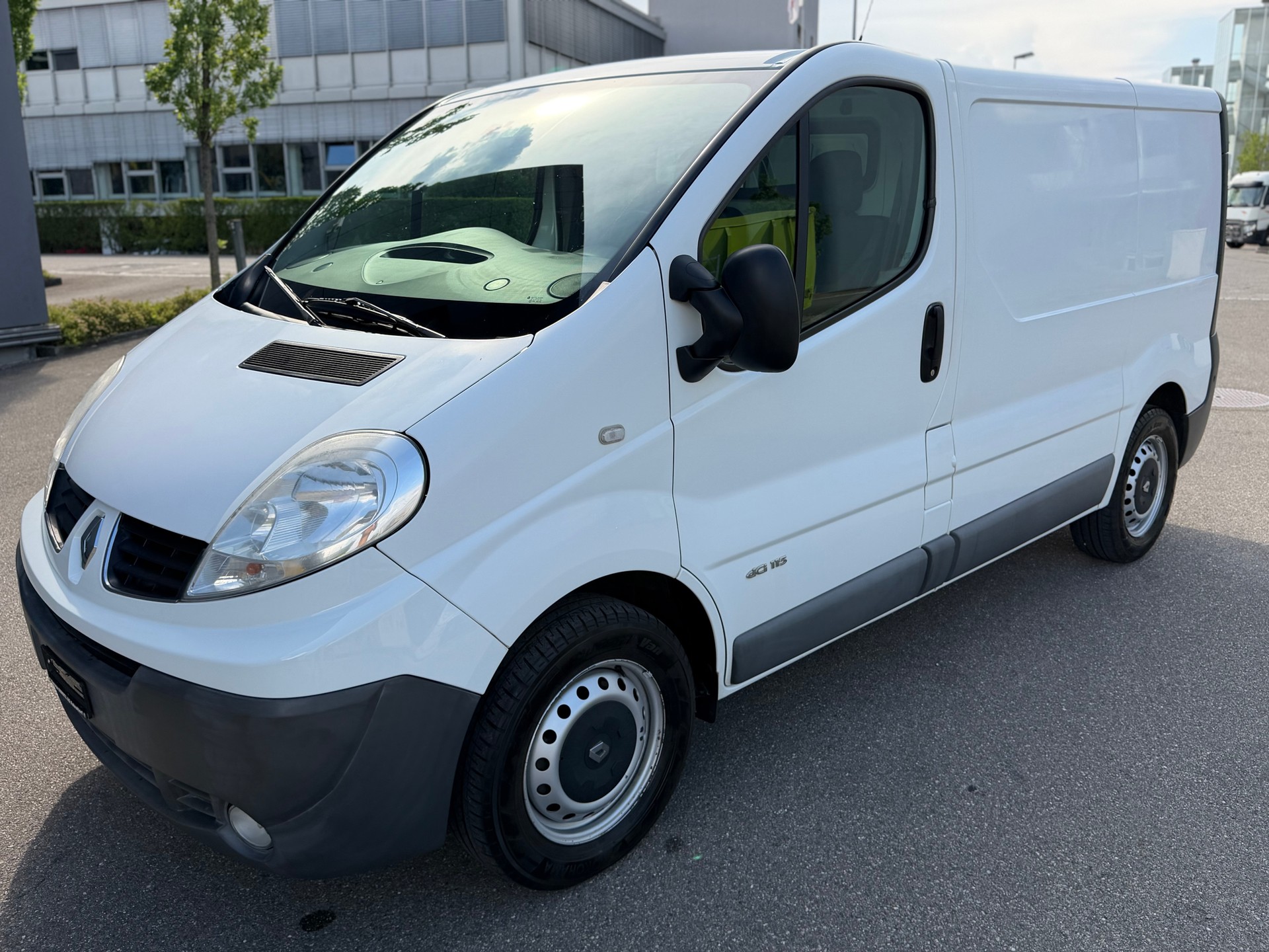 RENAULT Trafic 2.0 dCi 115 2.9t L1H1-image-17