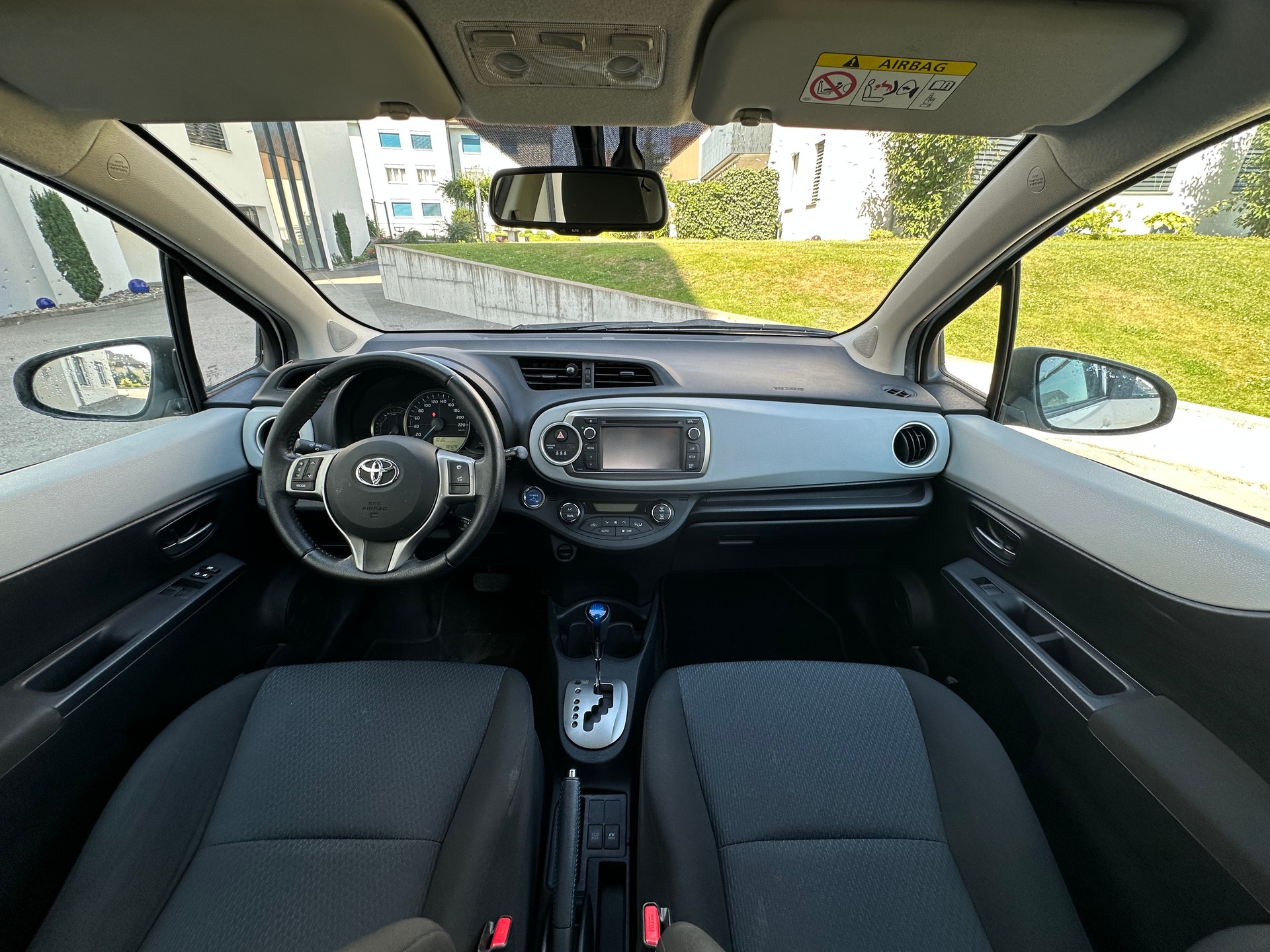 TOYOTA Yaris 1.5 VVT-i Hybrid Sol Premium CVT-image-1
