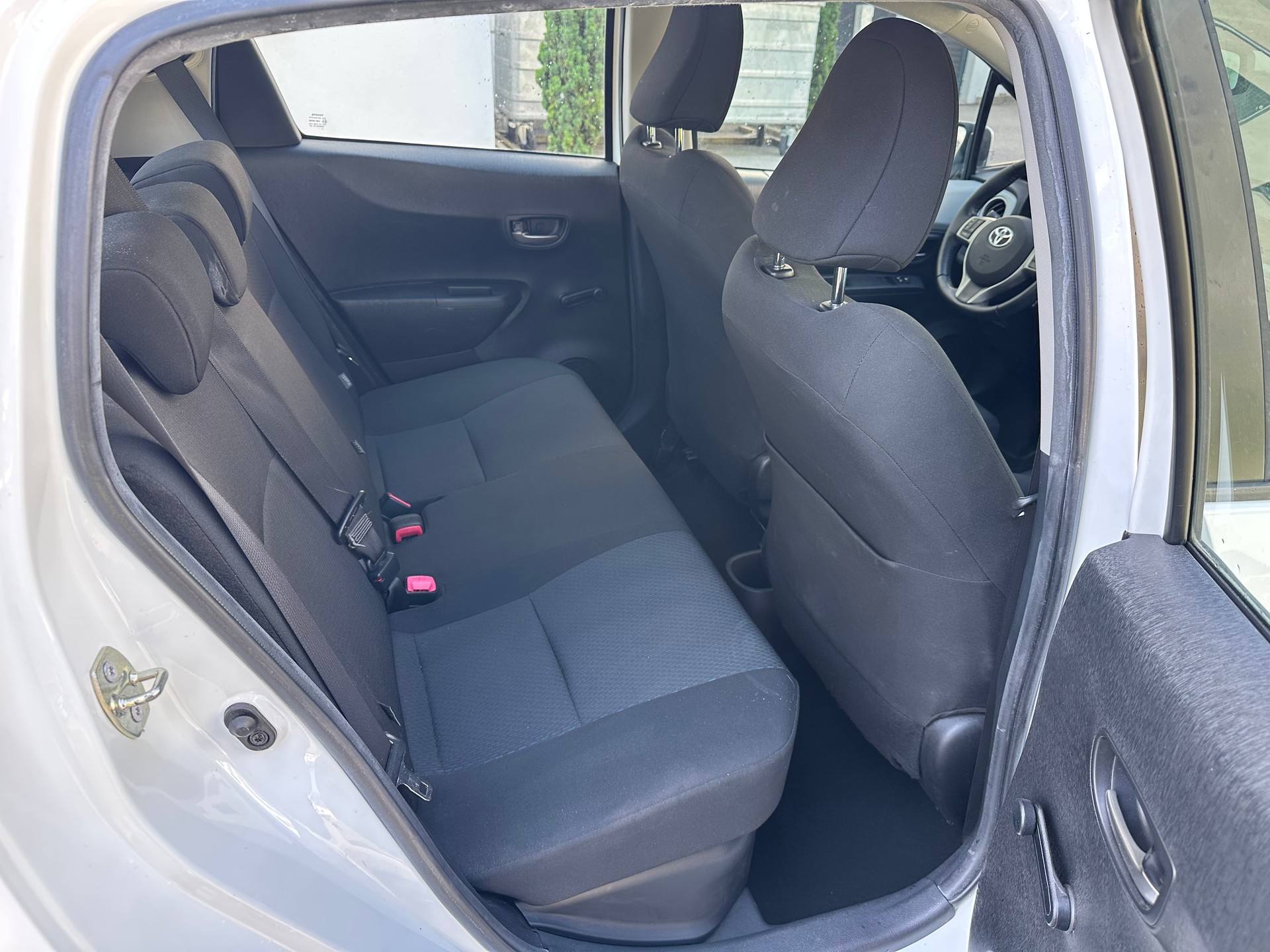 TOYOTA Yaris 1.5 VVT-i Hybrid Sol Premium CVT-image-4