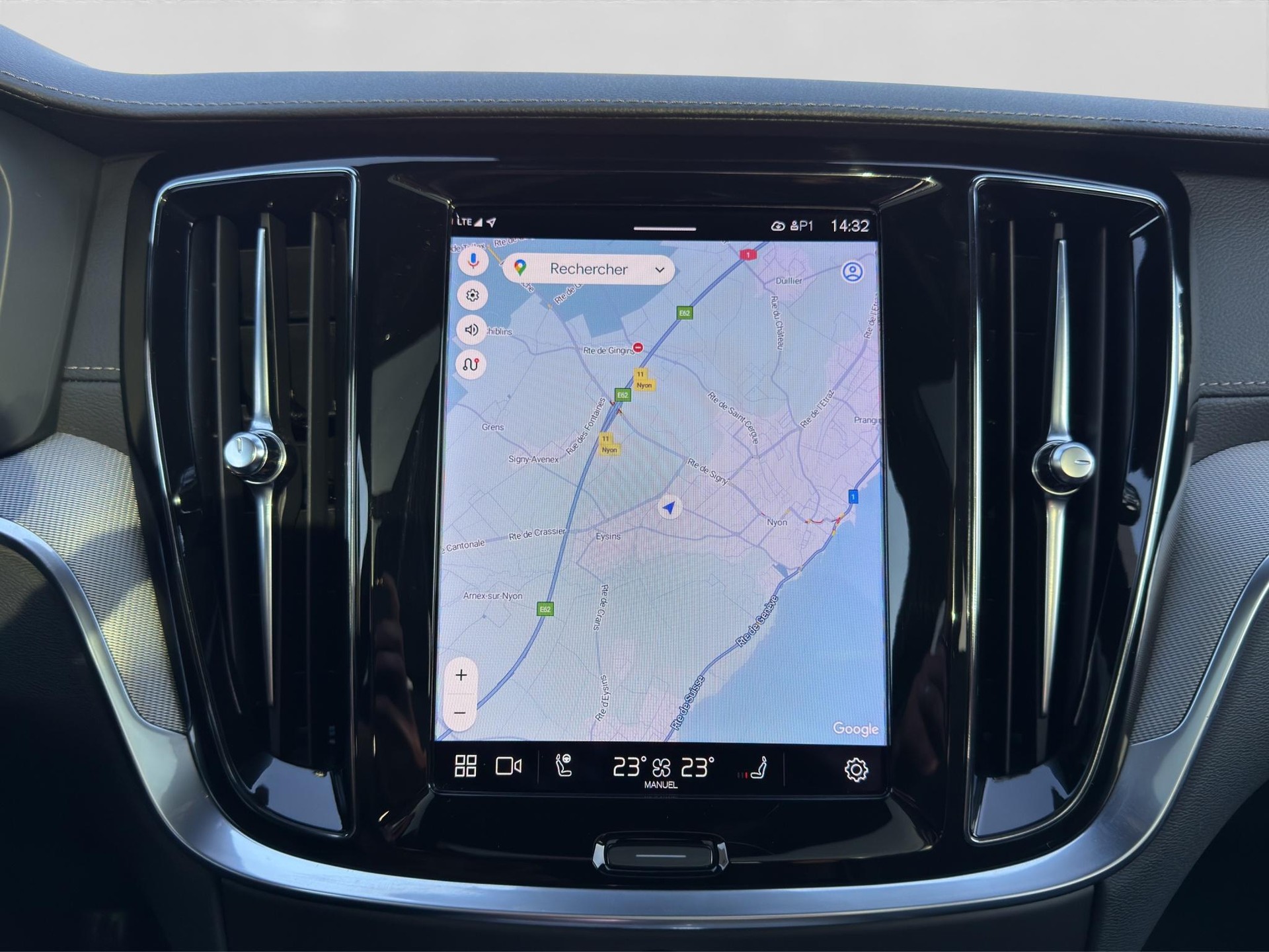 VOLVO V60 2.0 B5 Ultimate Dark AWD-image-4