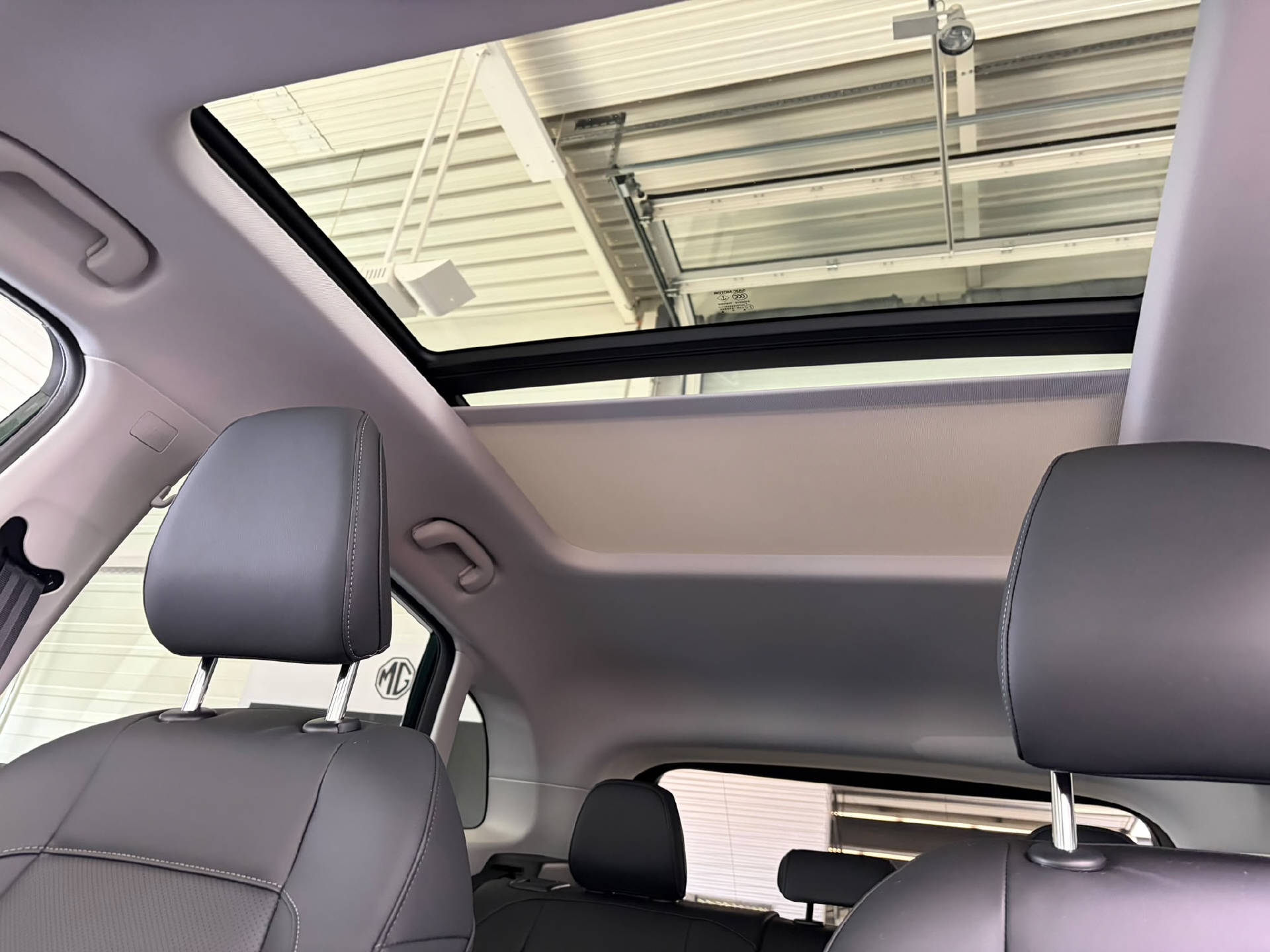 MG ZS 1.5 Hybrid+ Luxury-image-13