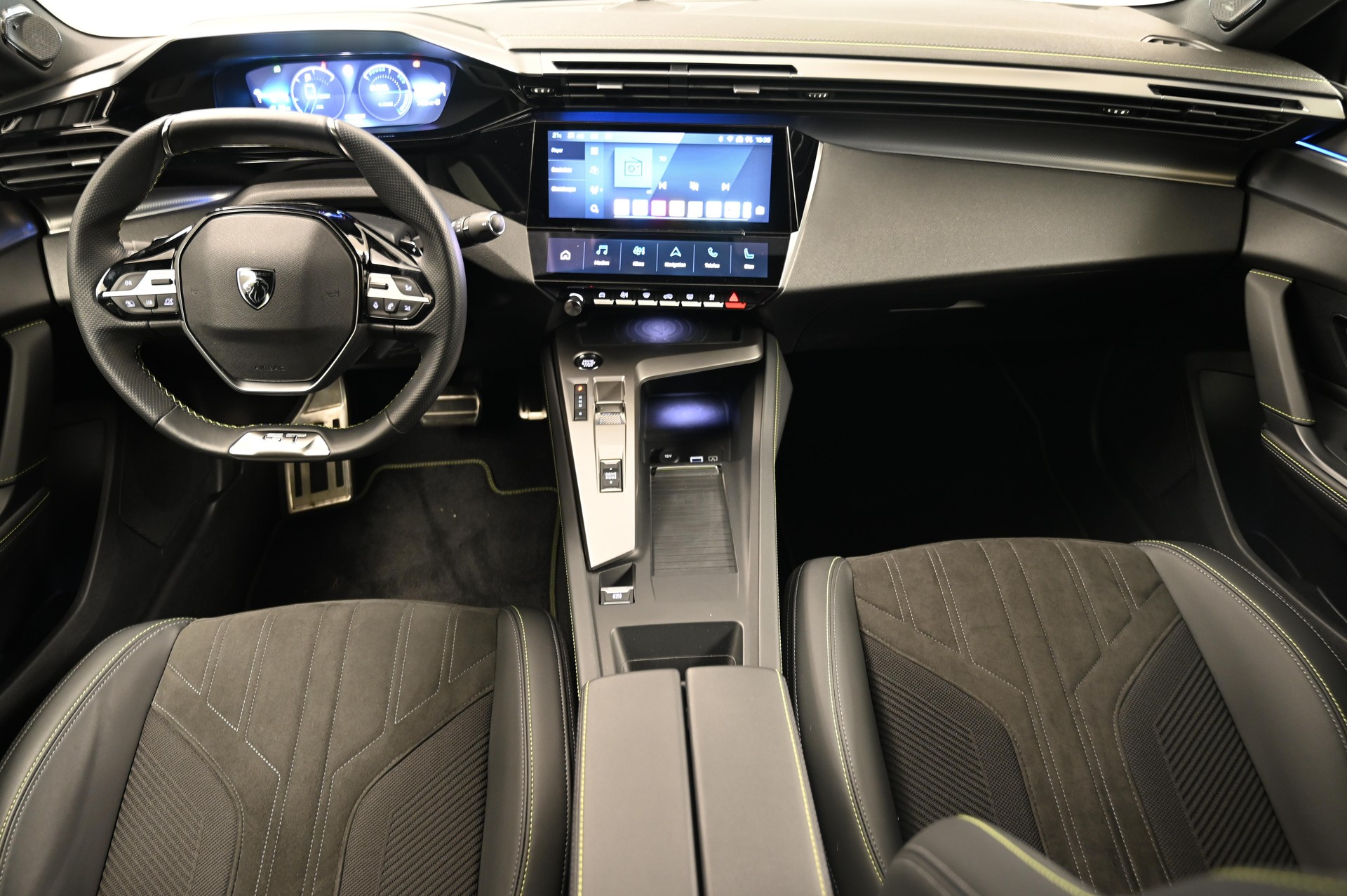 PEUGEOT 408 1.6 PHEV 180 GT-image-7
