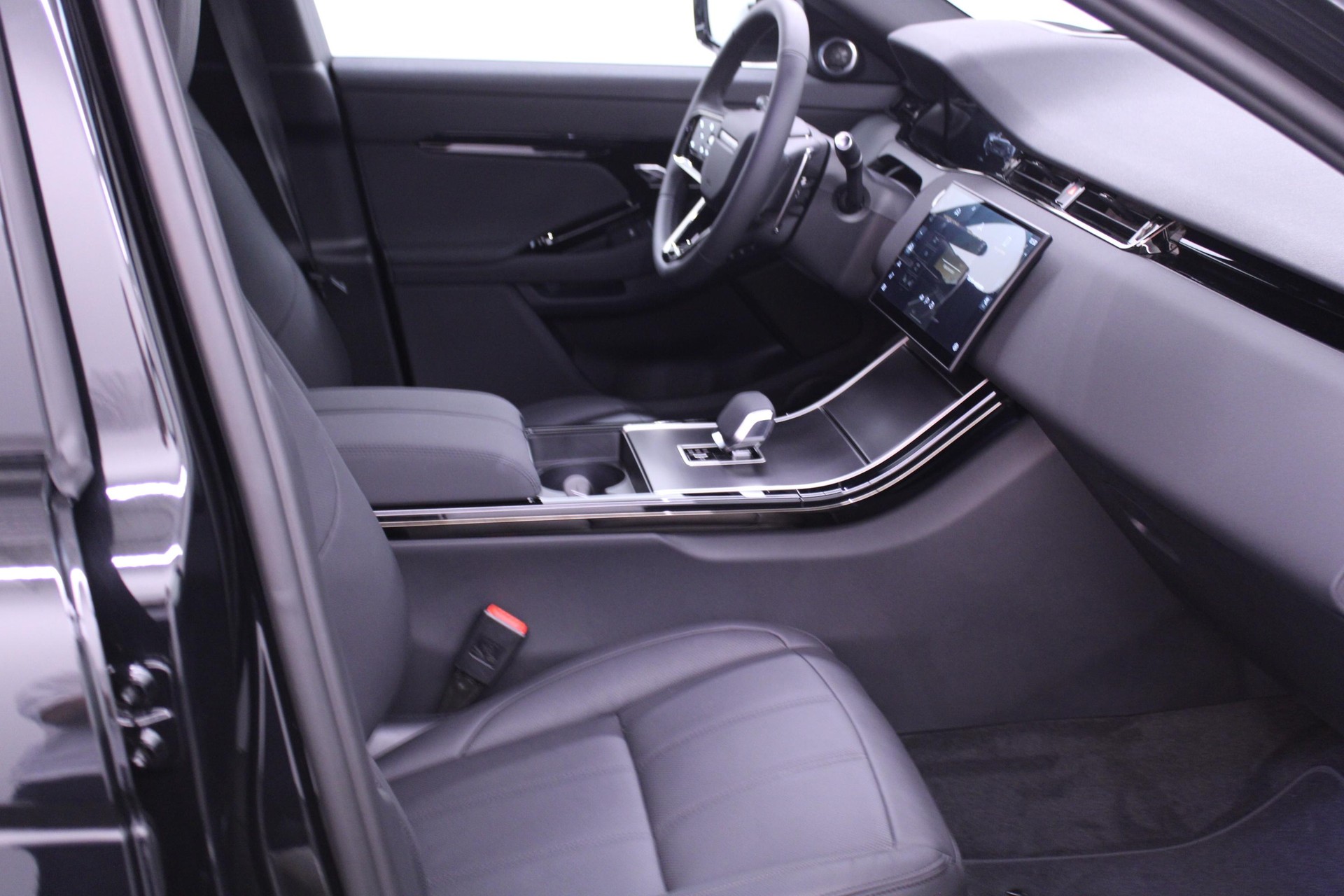 LAND ROVER Range Rover Evoque 1.5 T 270e Dynamic SE-image-7