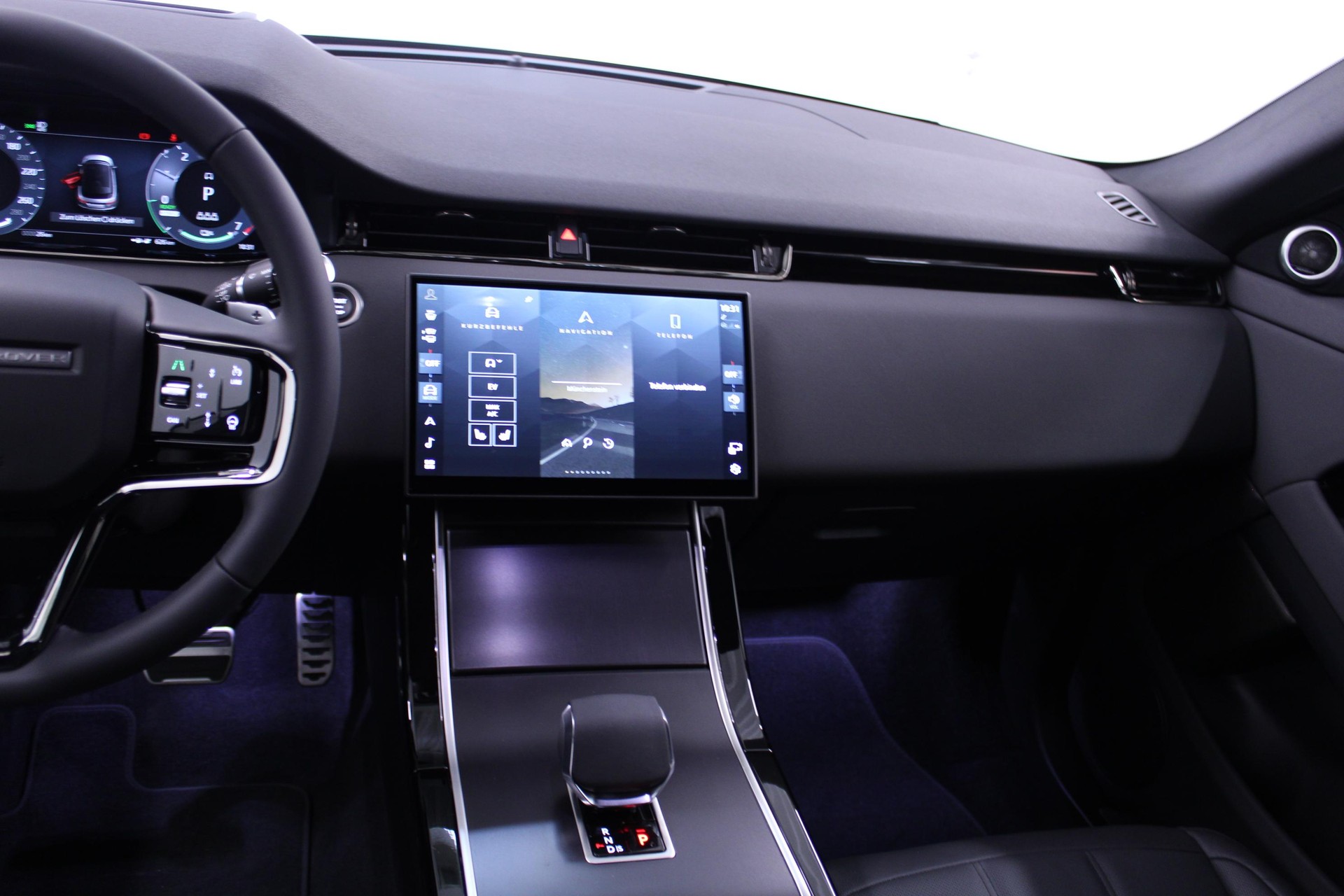 LAND ROVER Range Rover Evoque 1.5 T 270e Dynamic SE-image-11