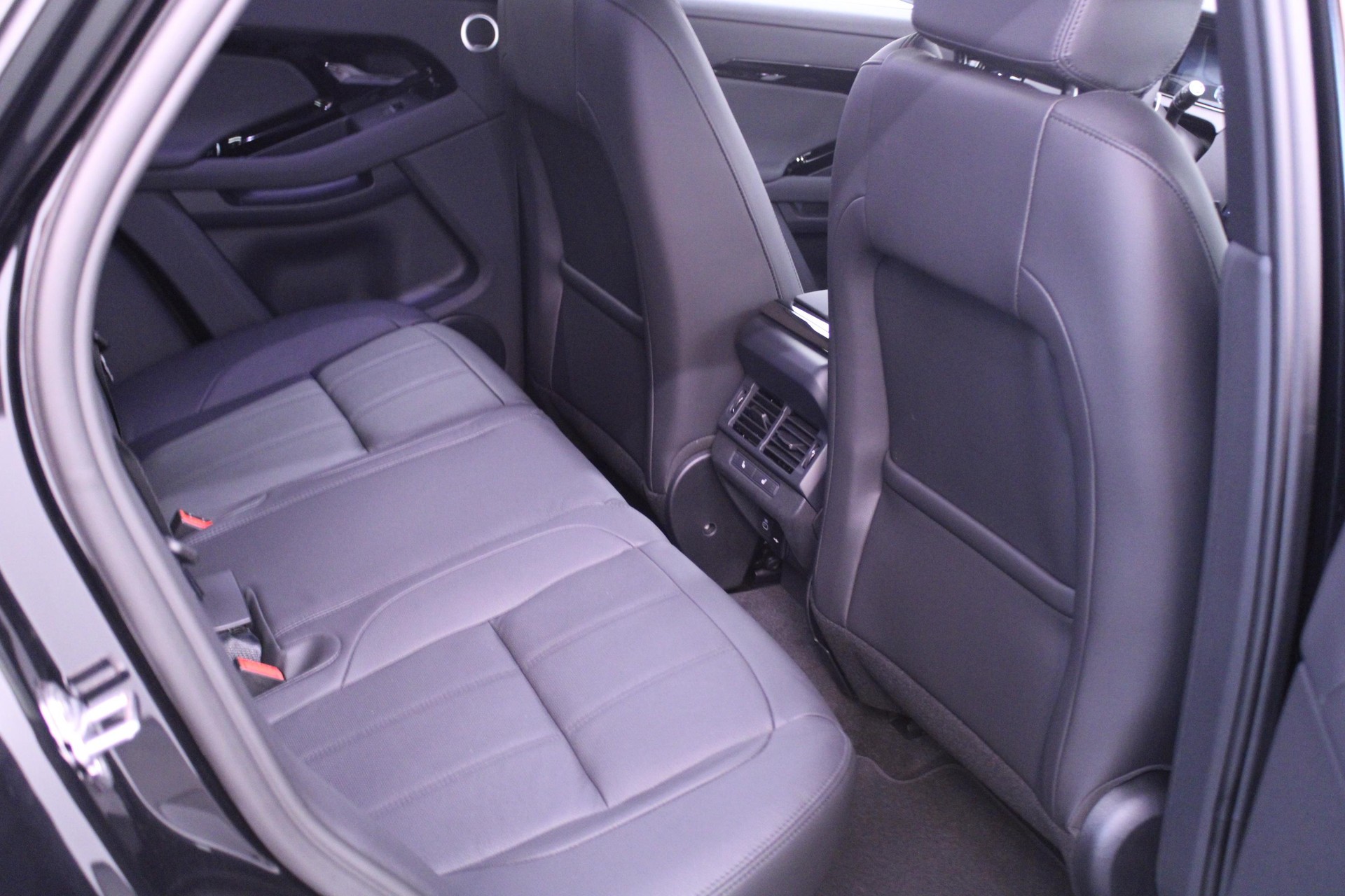 LAND ROVER Range Rover Evoque 1.5 T 270e Dynamic SE-image-6