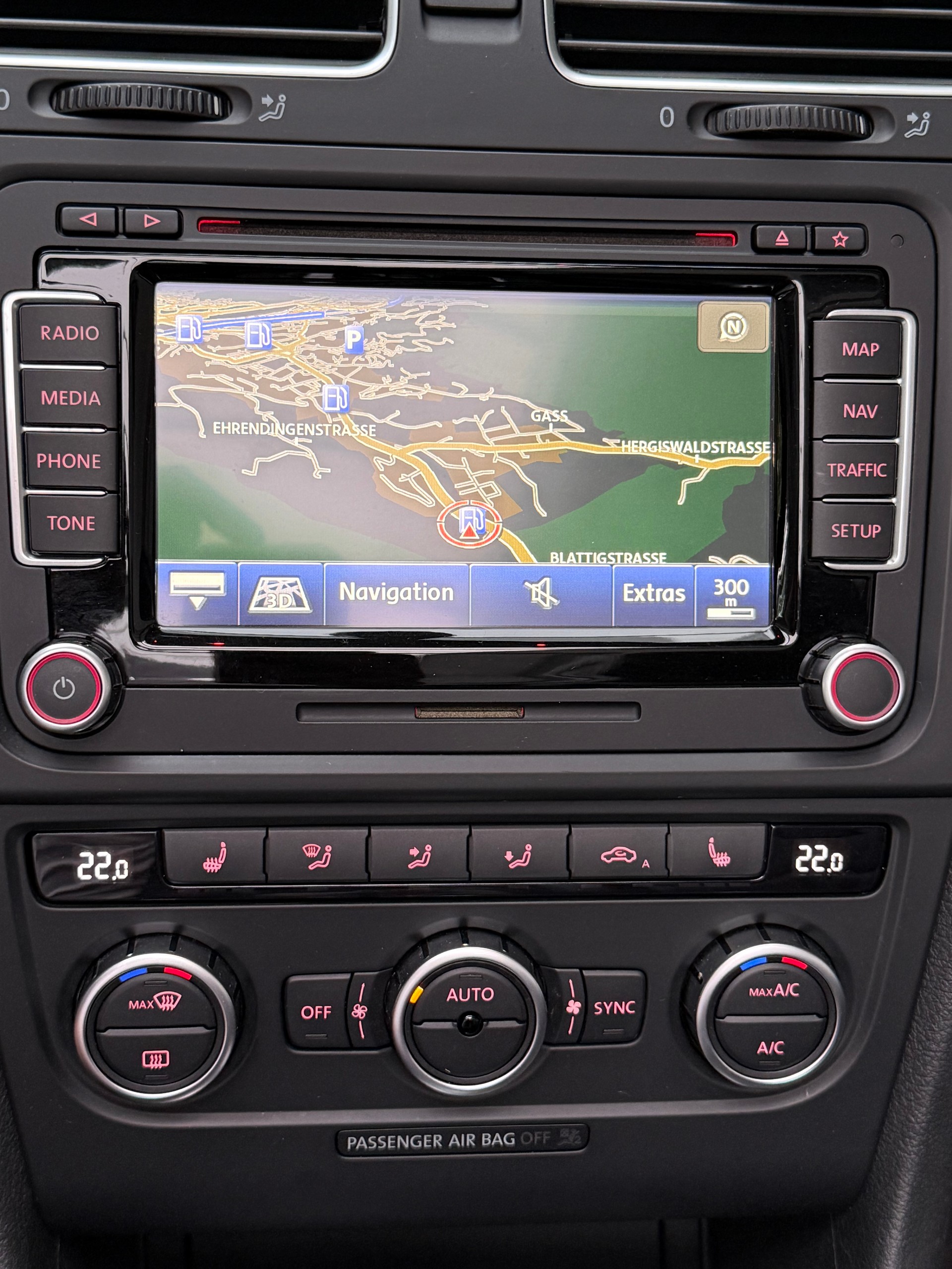 VW Golf Cabrio 2.0 TSI R DSG-image-12