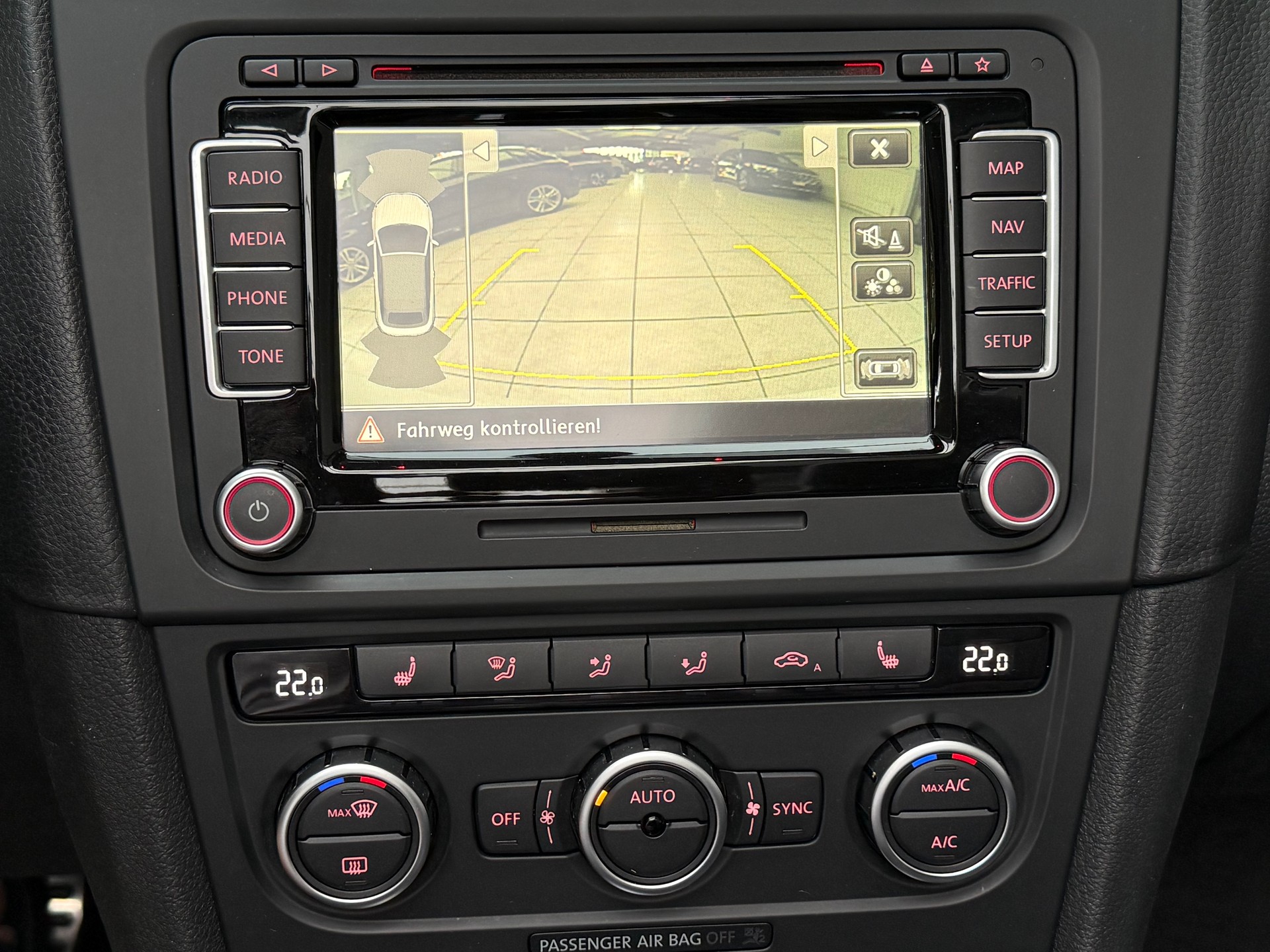 VW Golf Cabrio 2.0 TSI R DSG-image-13