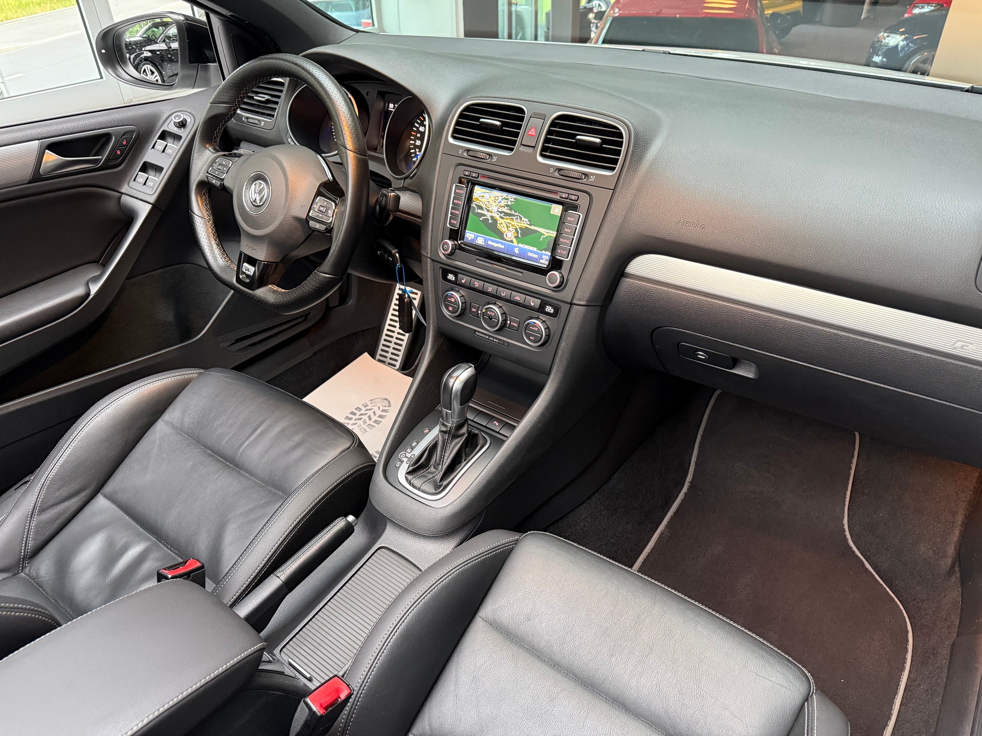 VW Golf Cabrio 2.0 TSI R DSG-image-8
