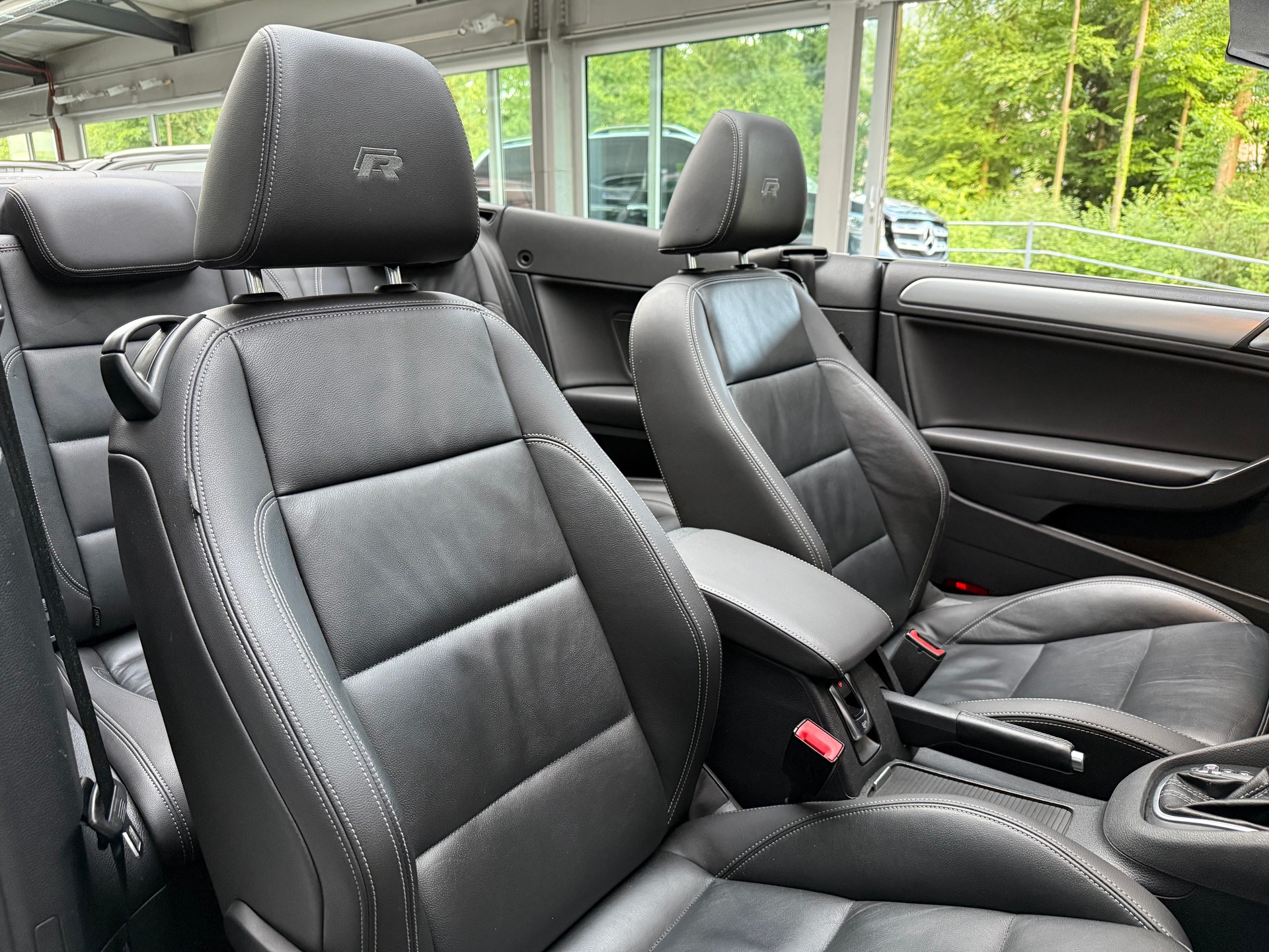 VW Golf Cabrio 2.0 TSI R DSG-image-7