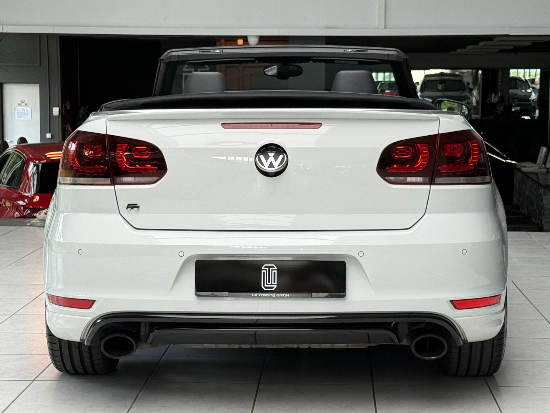 VW Golf Cabrio 2.0 TSI R DSG-image-3