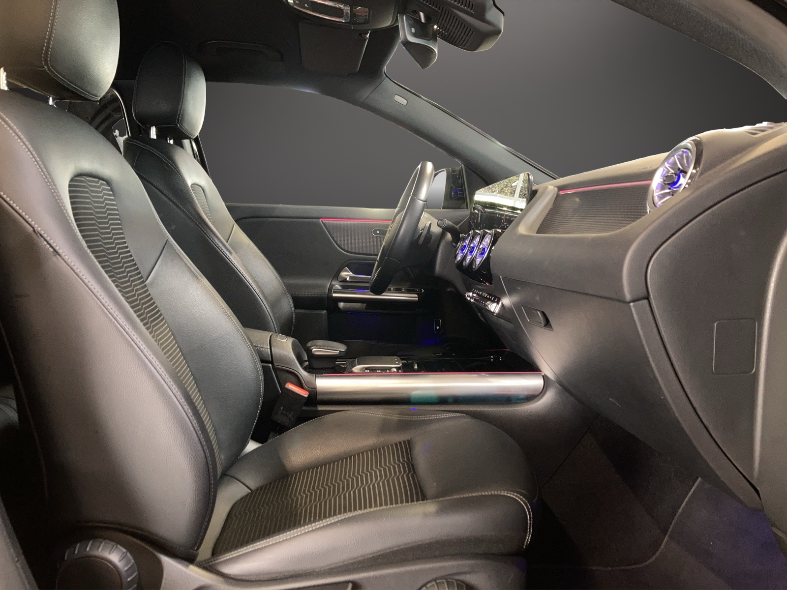 MERCEDES-BENZ EQA 300 4Matic-image-6