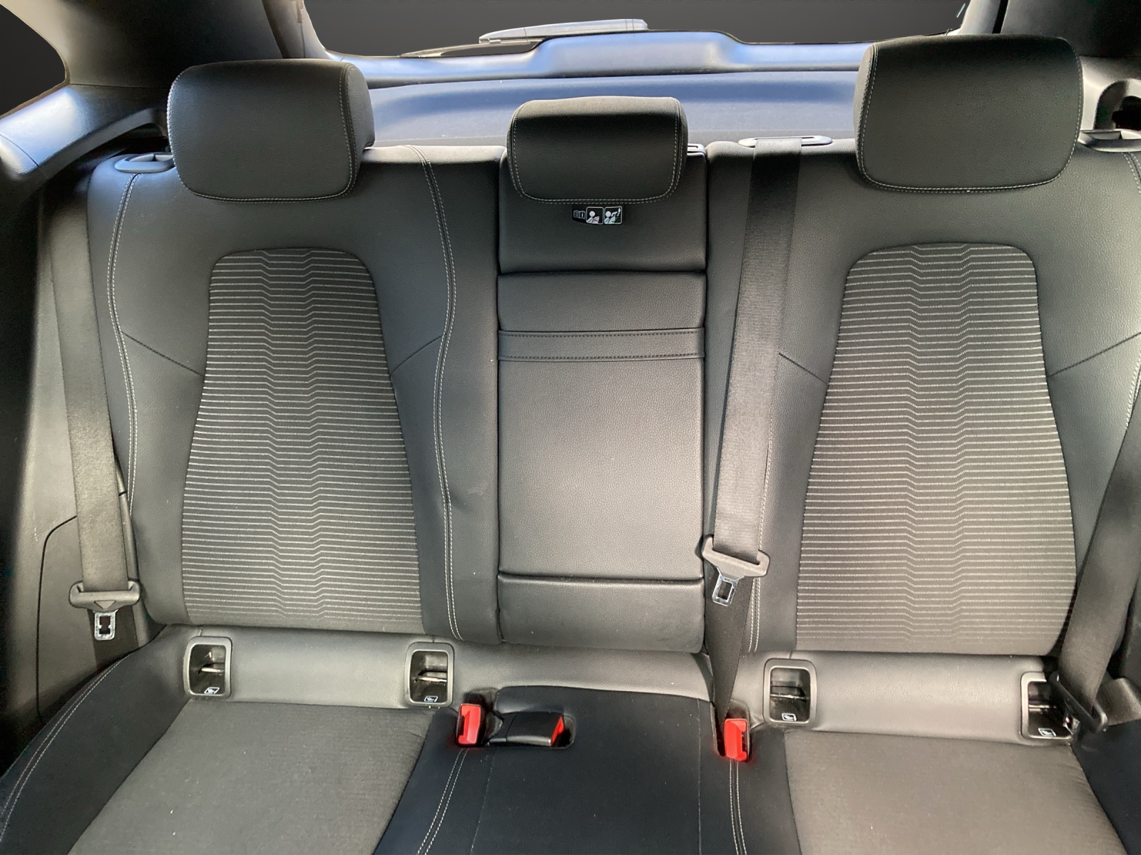 MERCEDES-BENZ EQA 300 4Matic-image-9
