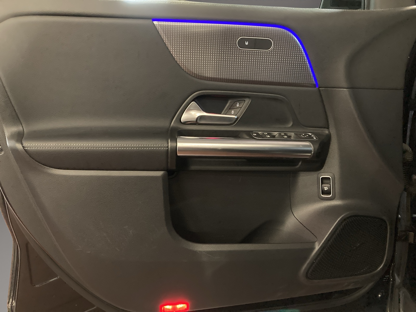 MERCEDES-BENZ EQA 300 4Matic-image-7