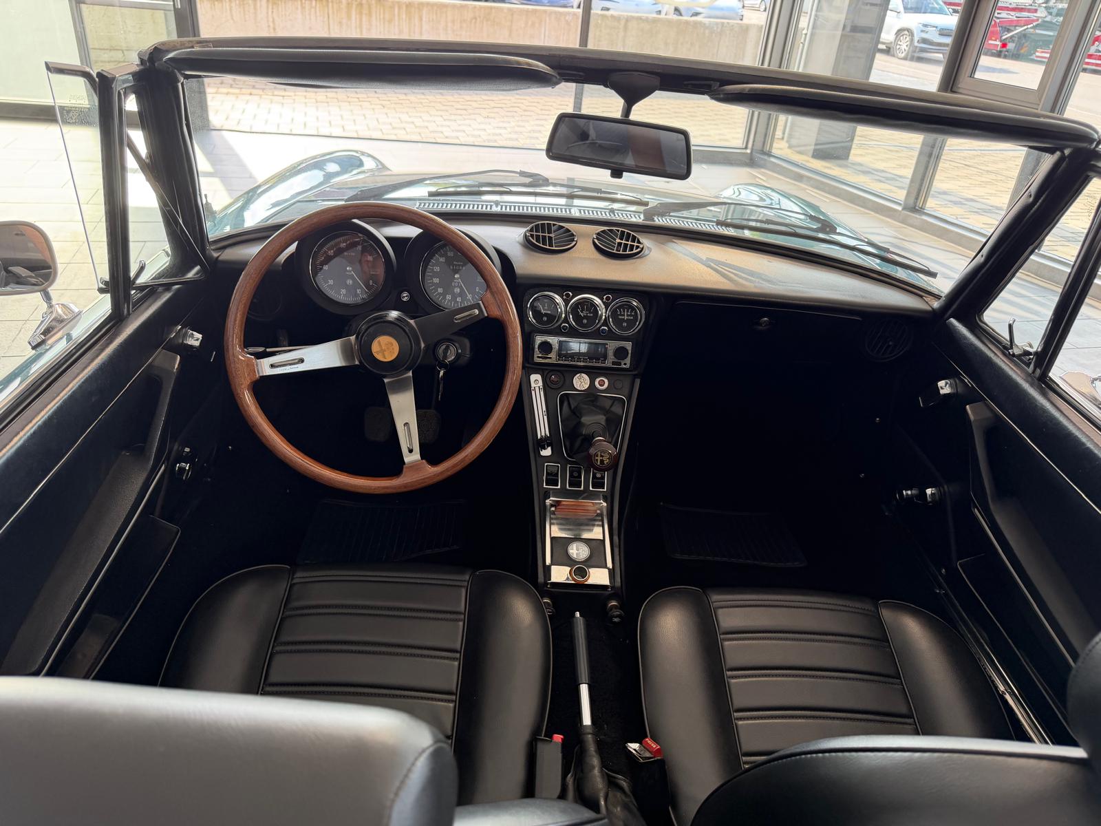 ALFA ROMEO 2000 Spider Veloce-image-4