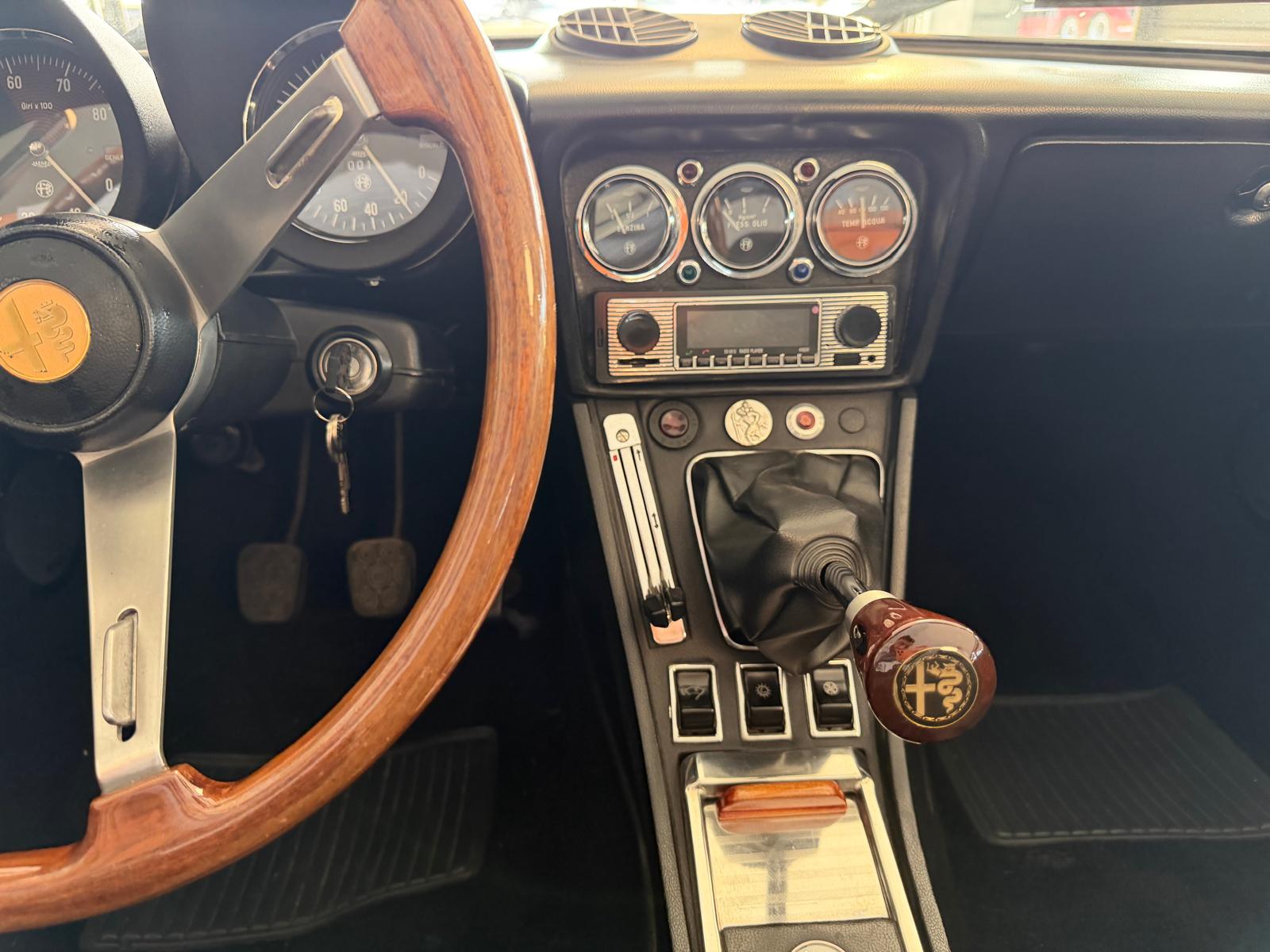 ALFA ROMEO 2000 Spider Veloce-image-7
