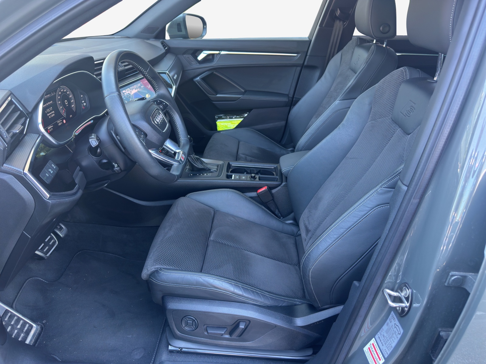 AUDI Q3 45 TFSI S line quattro S-tronic-image-7
