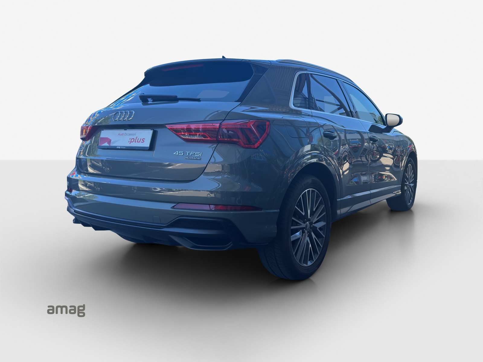 AUDI Q3 45 TFSI S line quattro S-tronic-image-4