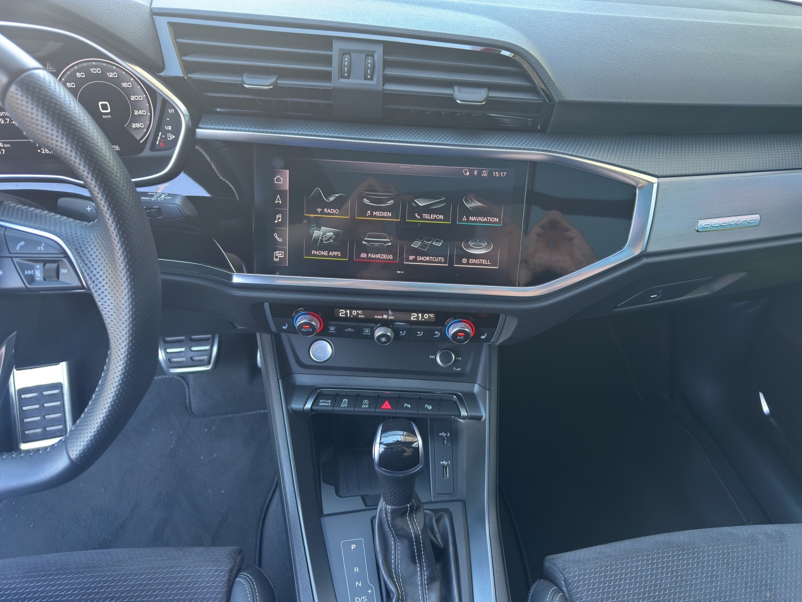 AUDI Q3 45 TFSI S line quattro S-tronic-image-10