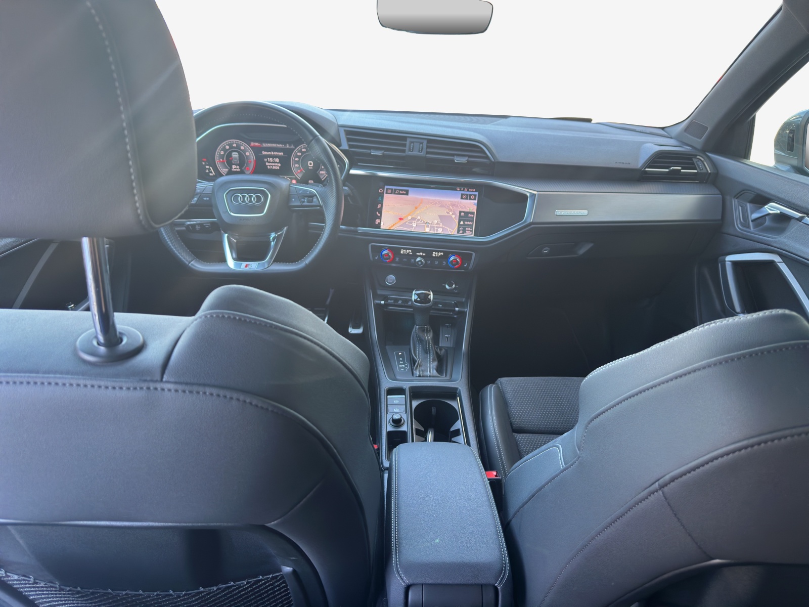 AUDI Q3 45 TFSI S line quattro S-tronic-image-8