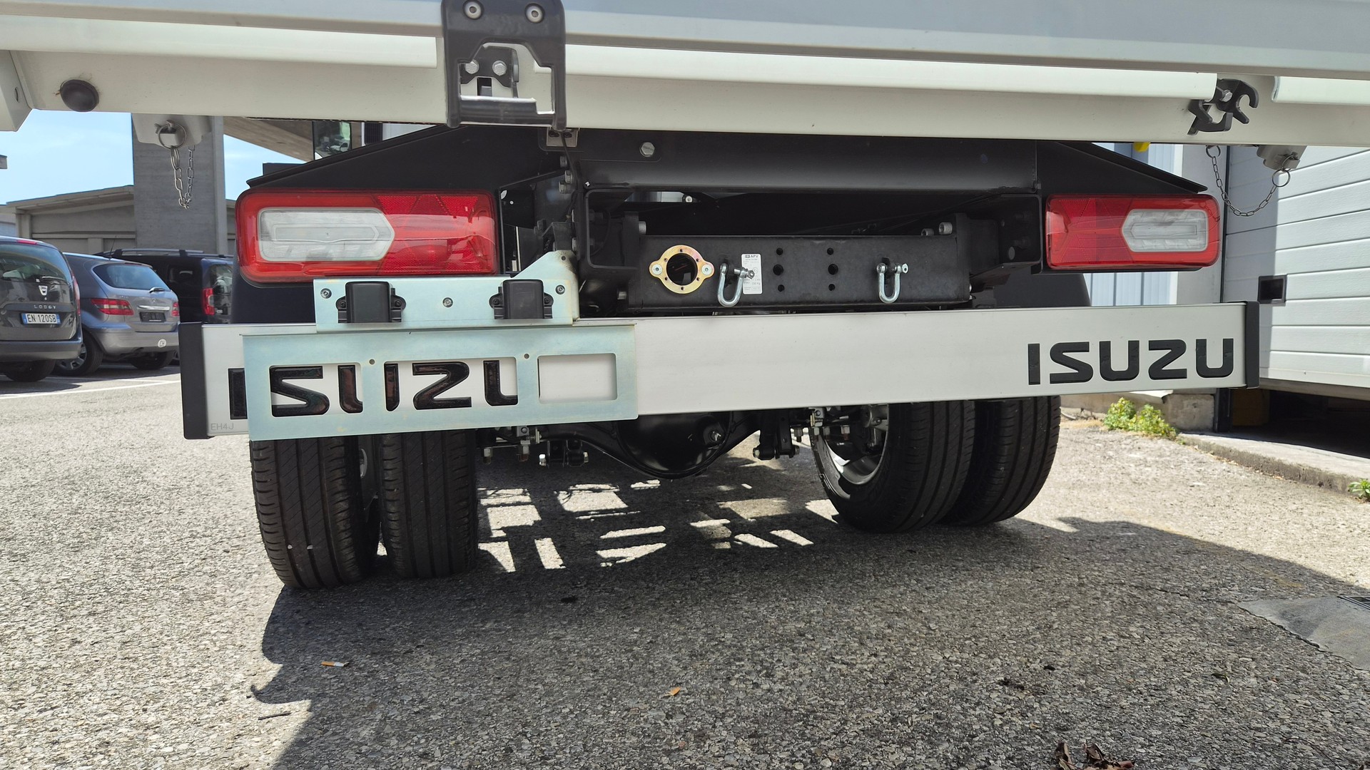 ISUZU m27 Generation 2-image-3