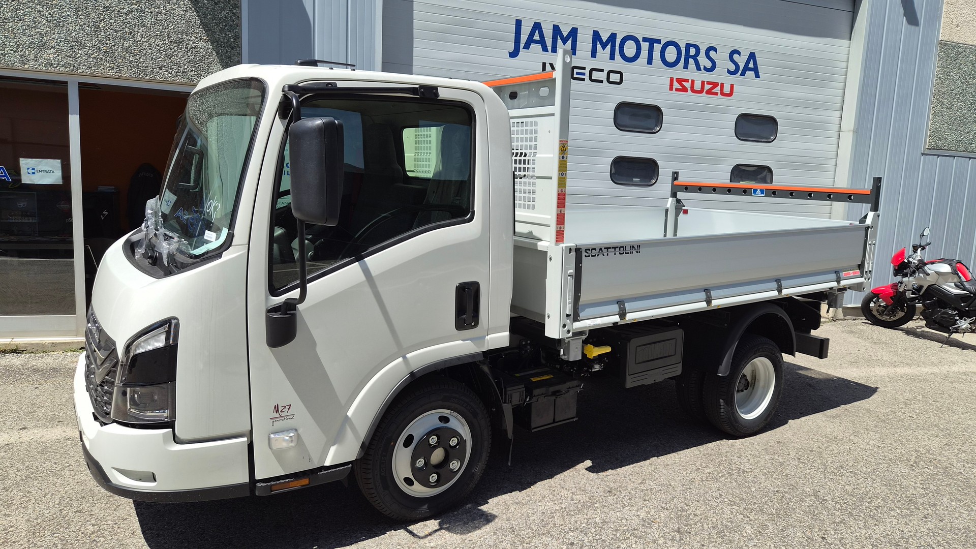 ISUZU m27 Generation 2-image-0