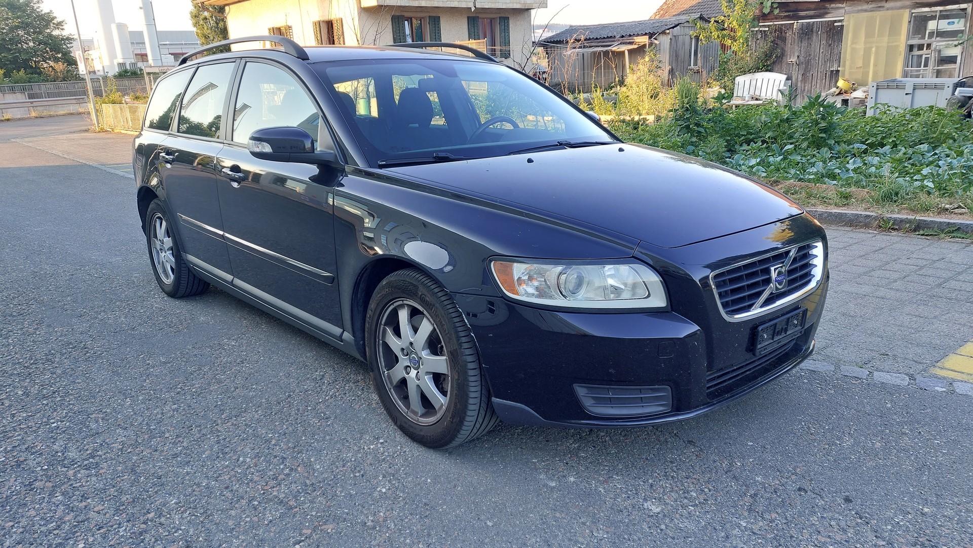 VOLVO V50 2.0D Momentum-image-0