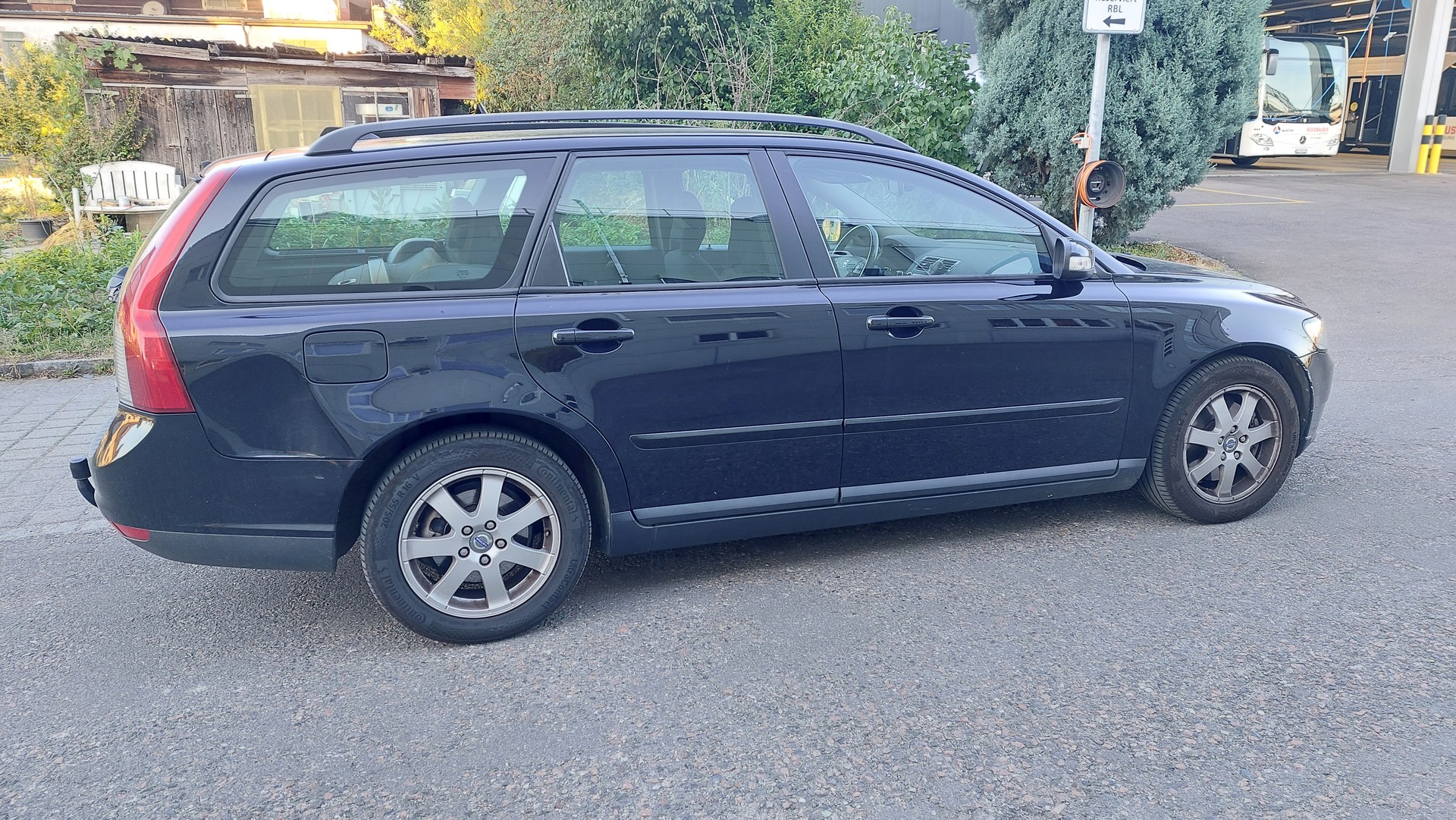 VOLVO V50 2.0D Momentum-image-2