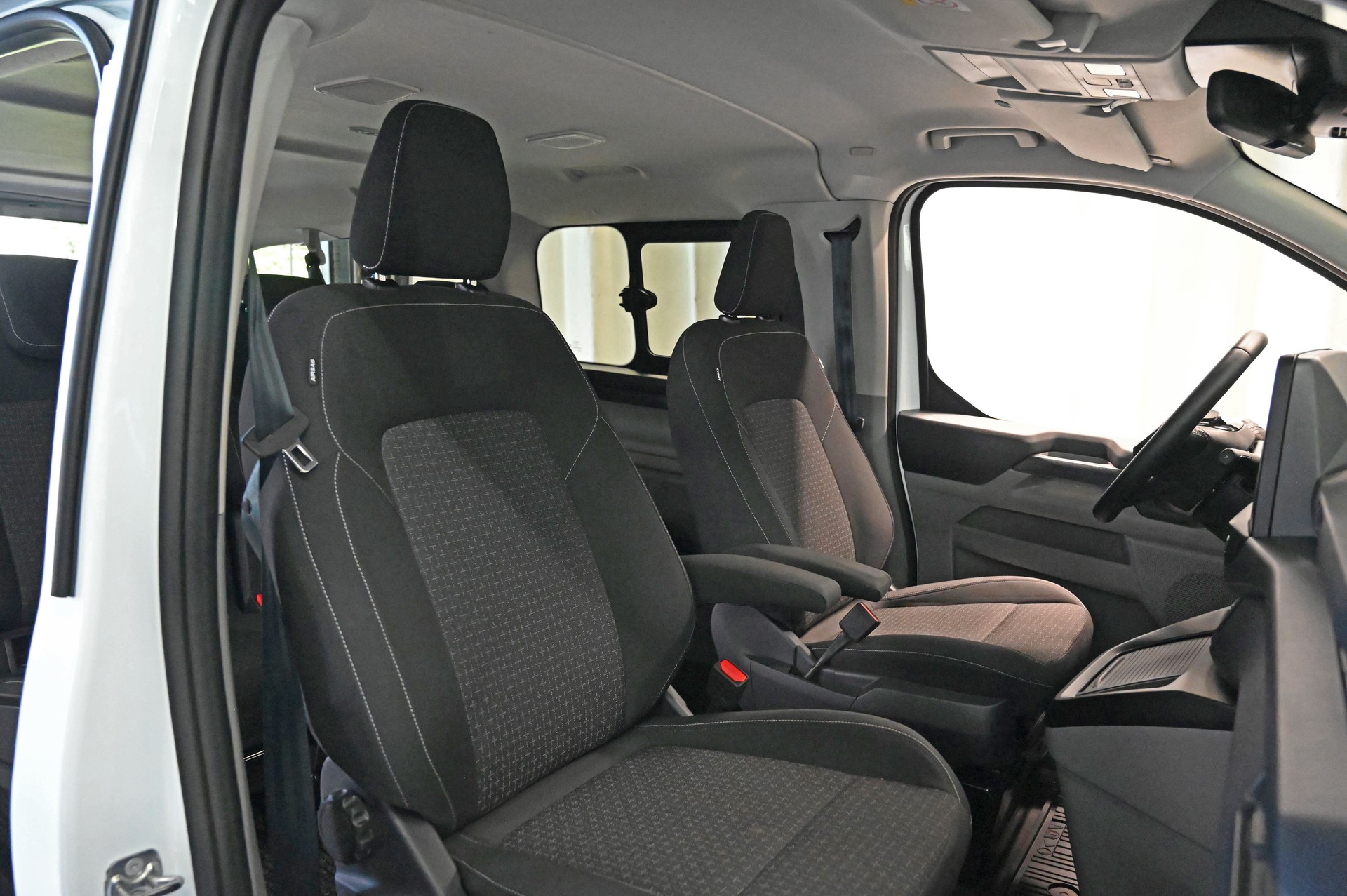 FORD Transit Custom Combi 320 L2H1 Trend Automat **AHK 3.5T**-image-14