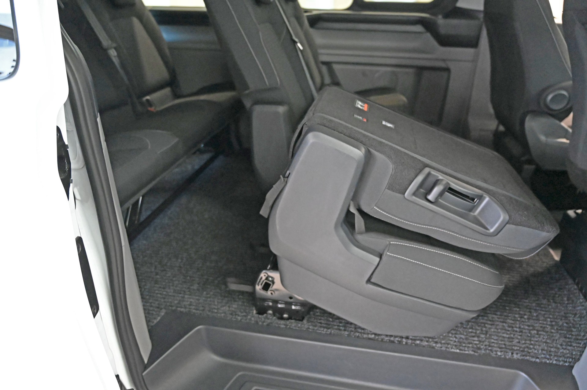 FORD Transit Custom Combi 320 L2H1 Trend Automat **AHK 3.5T**-image-19