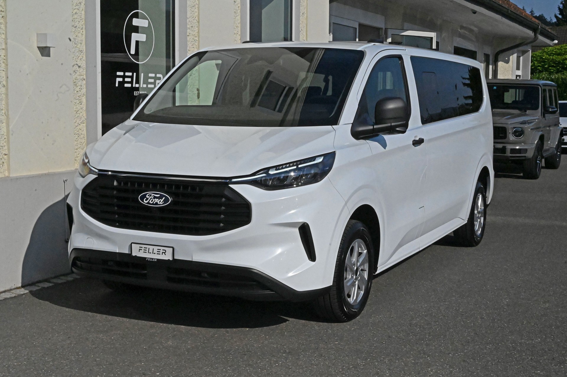 FORD Transit Custom Combi 320 L2H1 Trend Automat **AHK 3.5T**-image-1