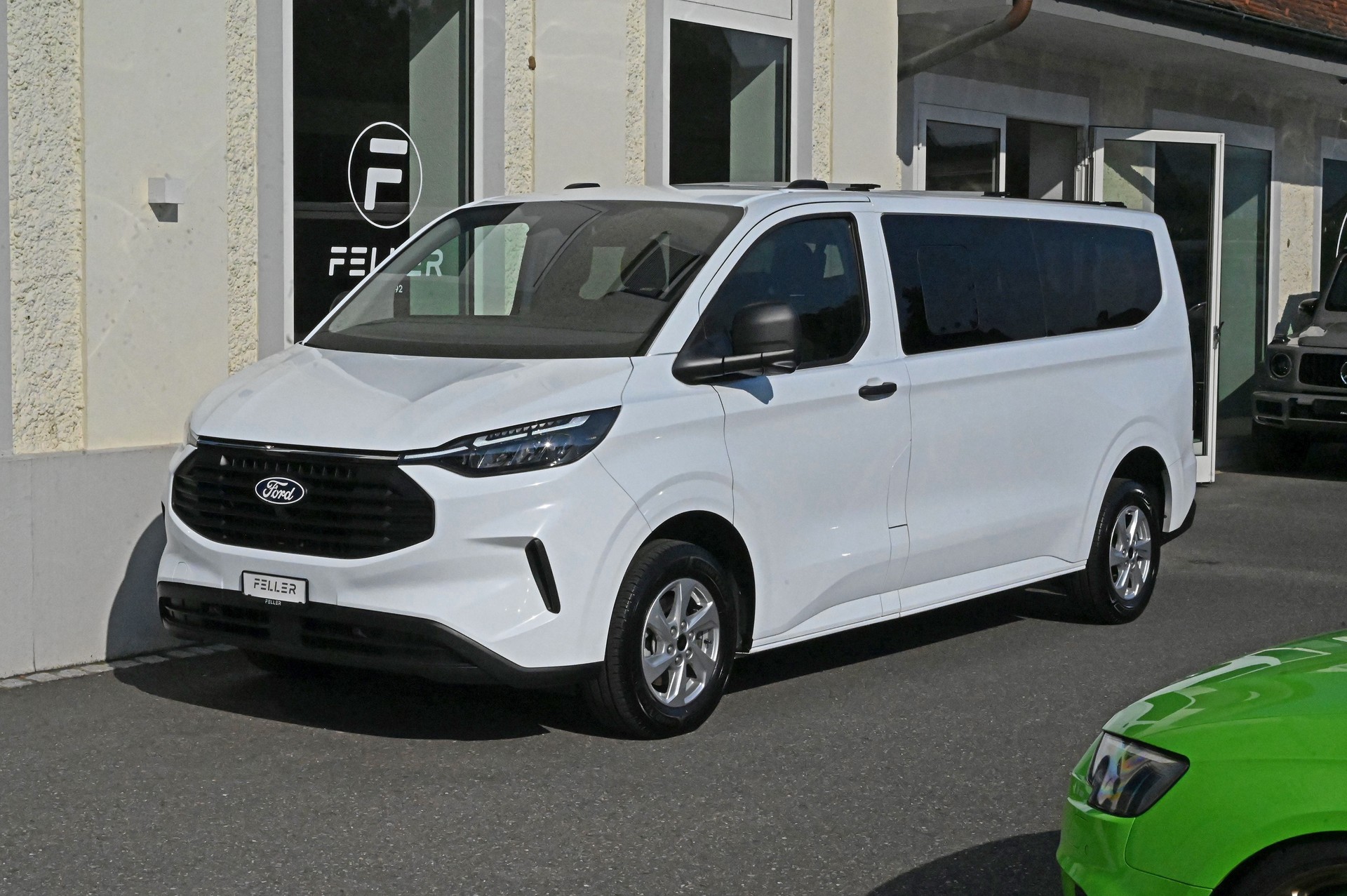 FORD Transit Custom Combi 320 L2H1 Trend Automat **AHK 3.5T**-image-0