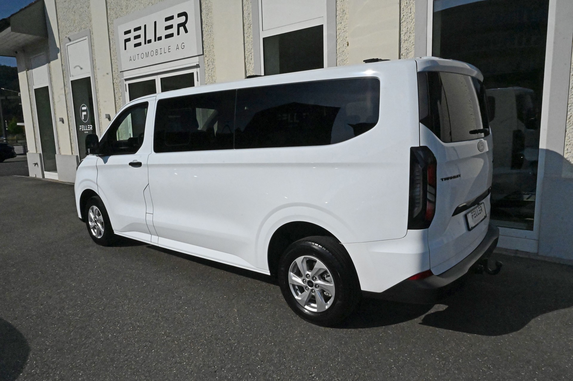 FORD Transit Custom Combi 320 L2H1 Trend Automat **AHK 3.5T**-image-6