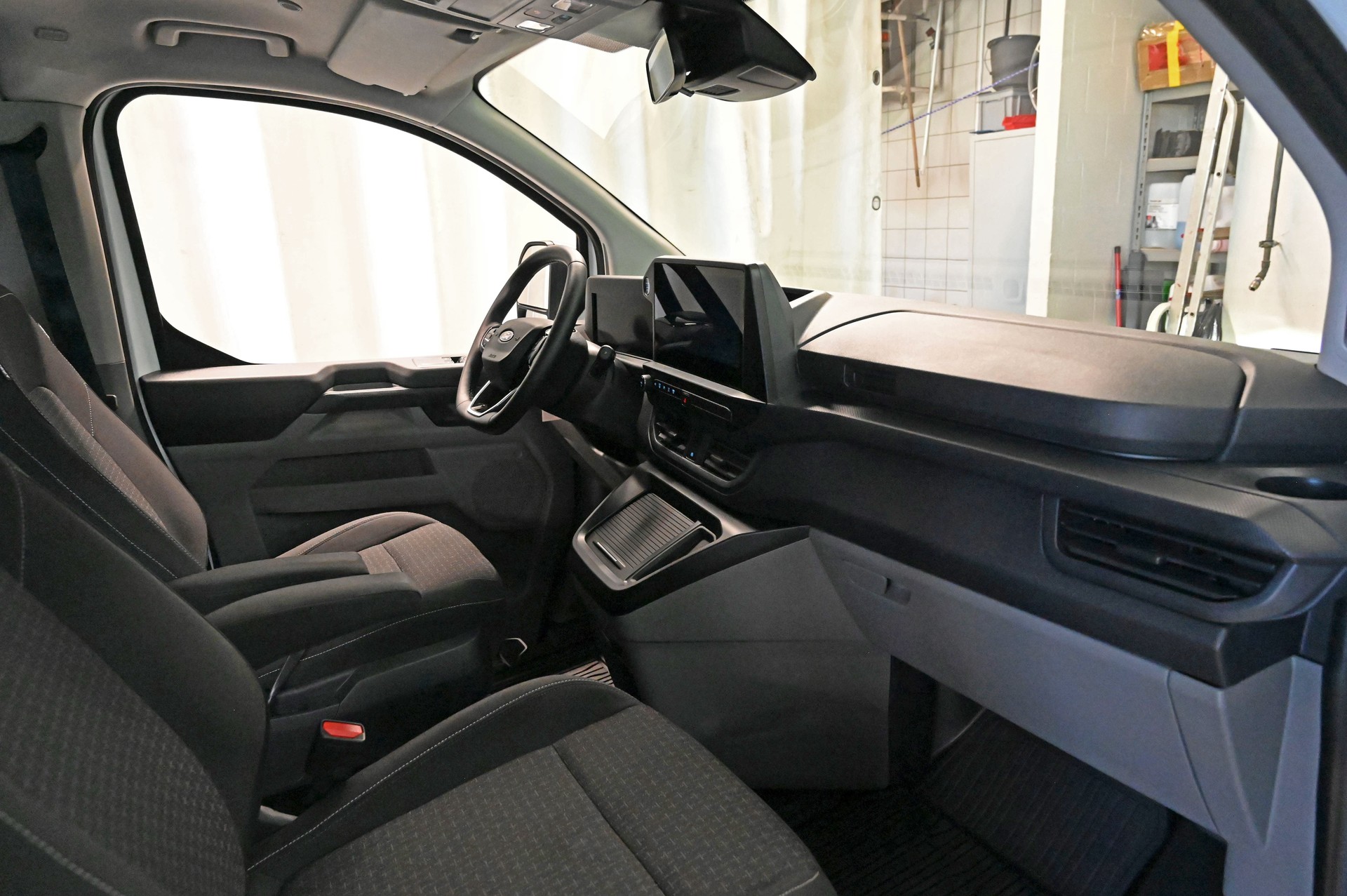 FORD Transit Custom Combi 320 L2H1 Trend Automat **AHK 3.5T**-image-15