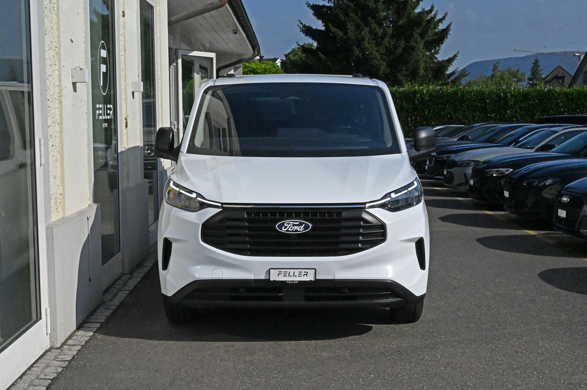 FORD Transit Custom Combi 320 L2H1 Trend Automat **AHK 3.5T**-image-2