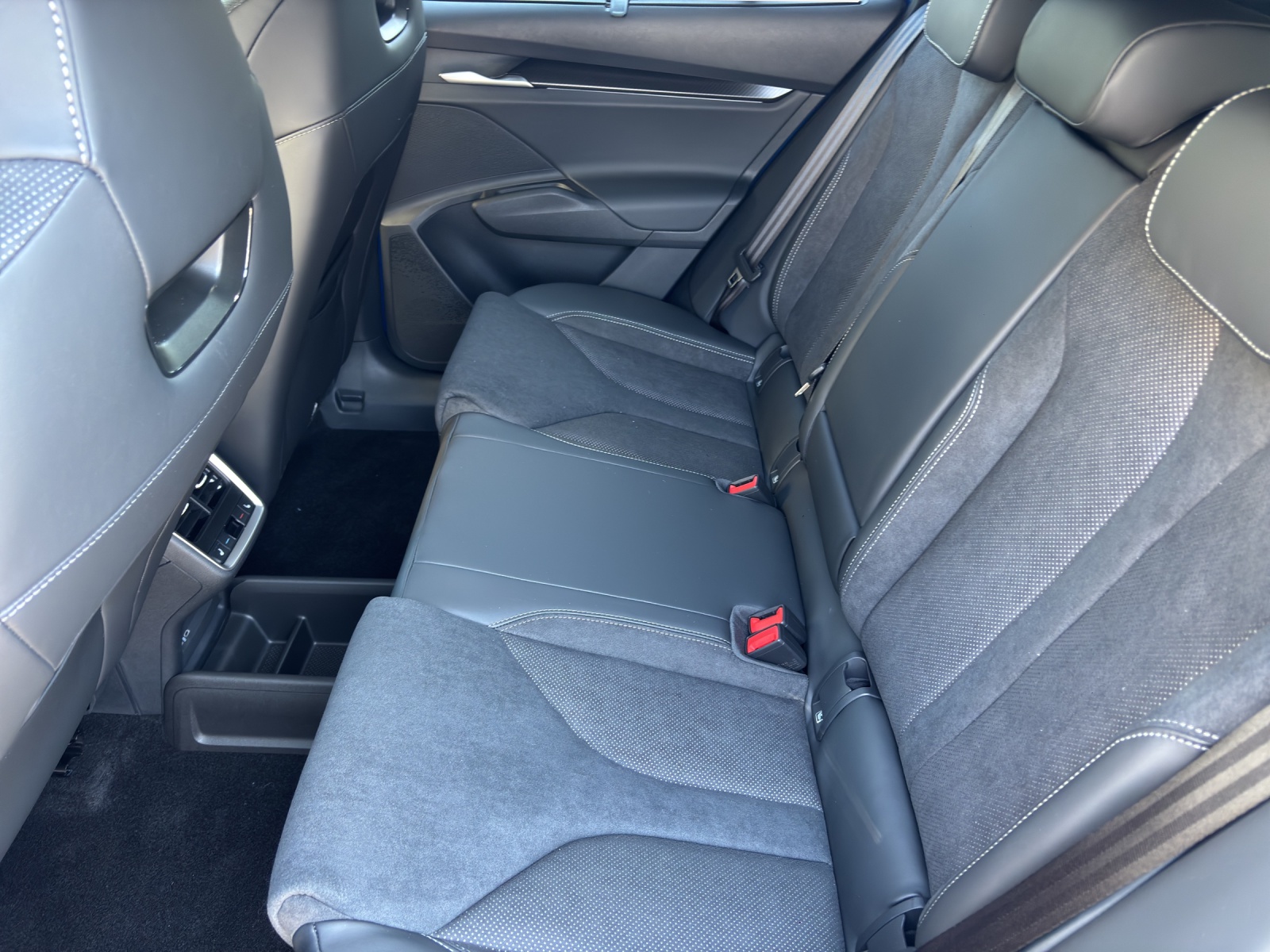 SKODA Elroq 85x Sportline 4x4-image-11