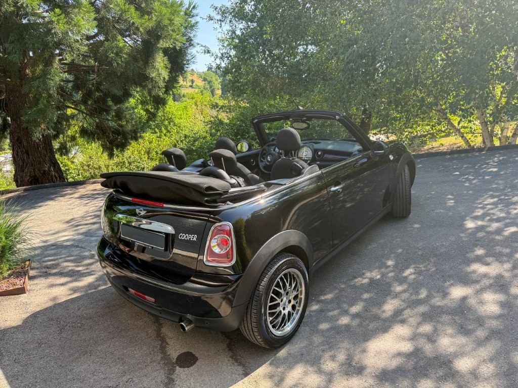 MINI 1.6i Cooper-image-1
