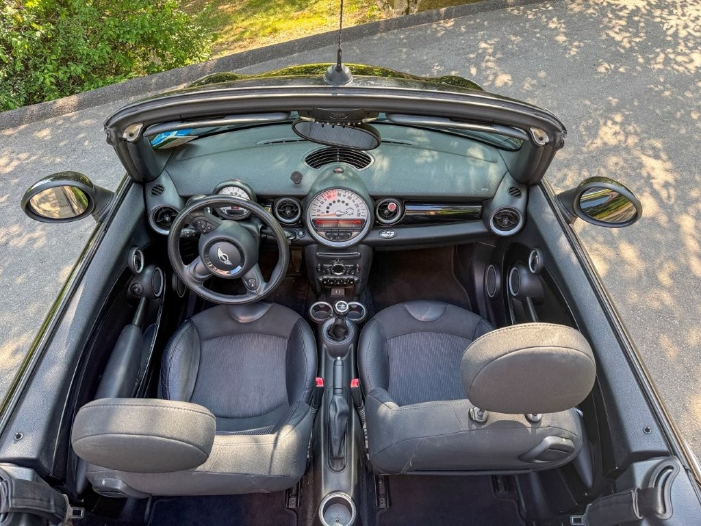 MINI 1.6i Cooper-image-4