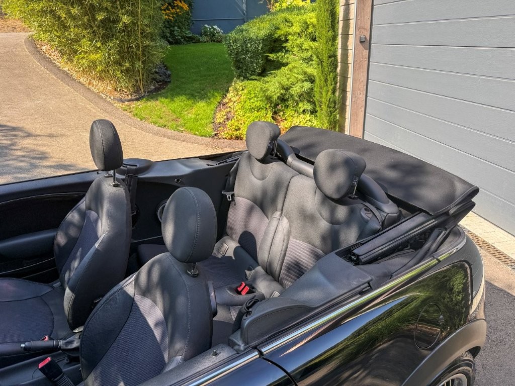MINI 1.6i Cooper-image-2