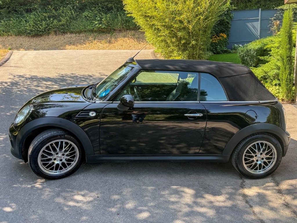 MINI 1.6i Cooper-image-3