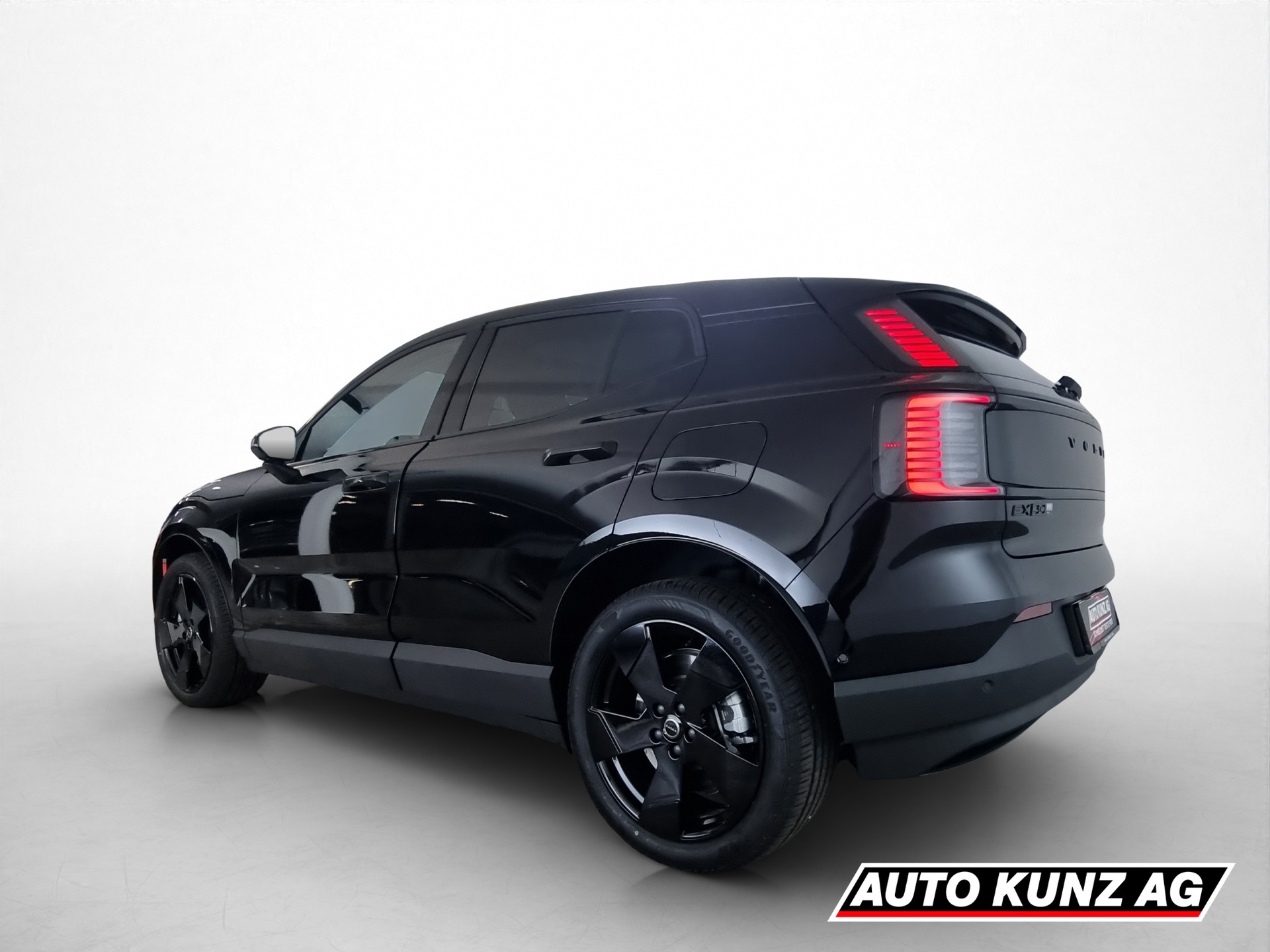 VOLVO EX 30 Twin Motor Performance Plus AWD-image-3
