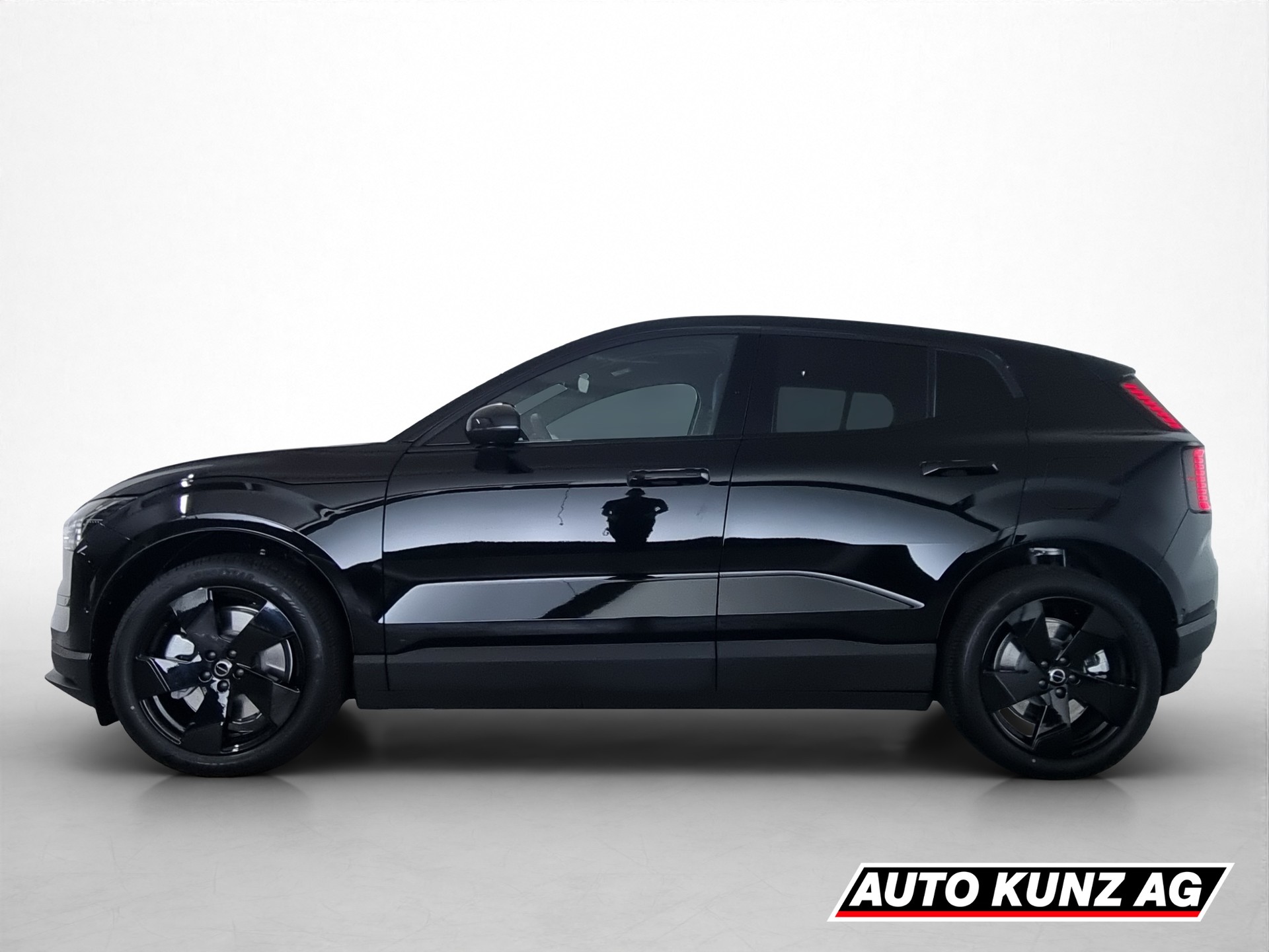 VOLVO EX 30 Twin Motor Performance Plus AWD-image-2