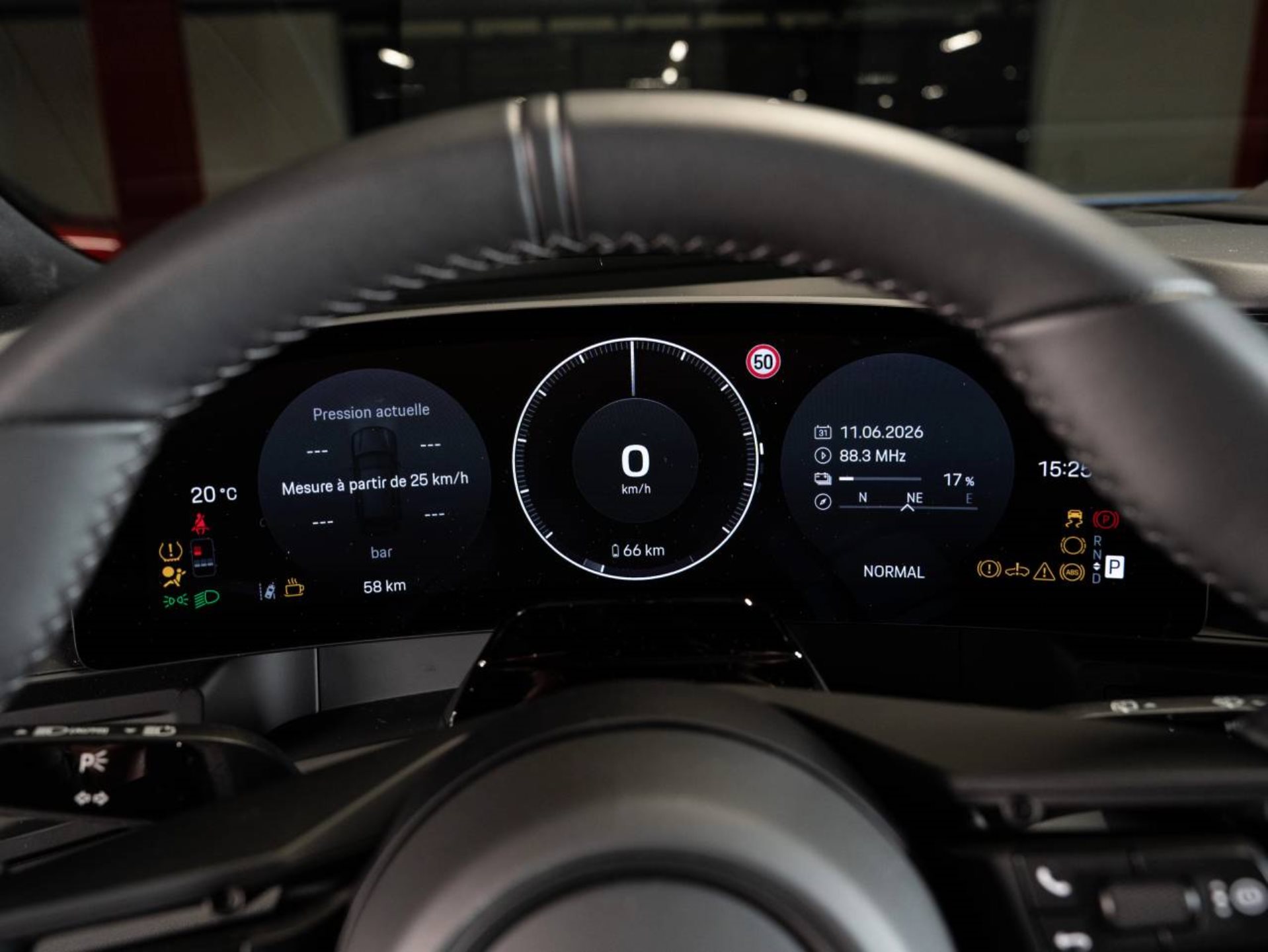 PORSCHE Cayenne Electric-image-13