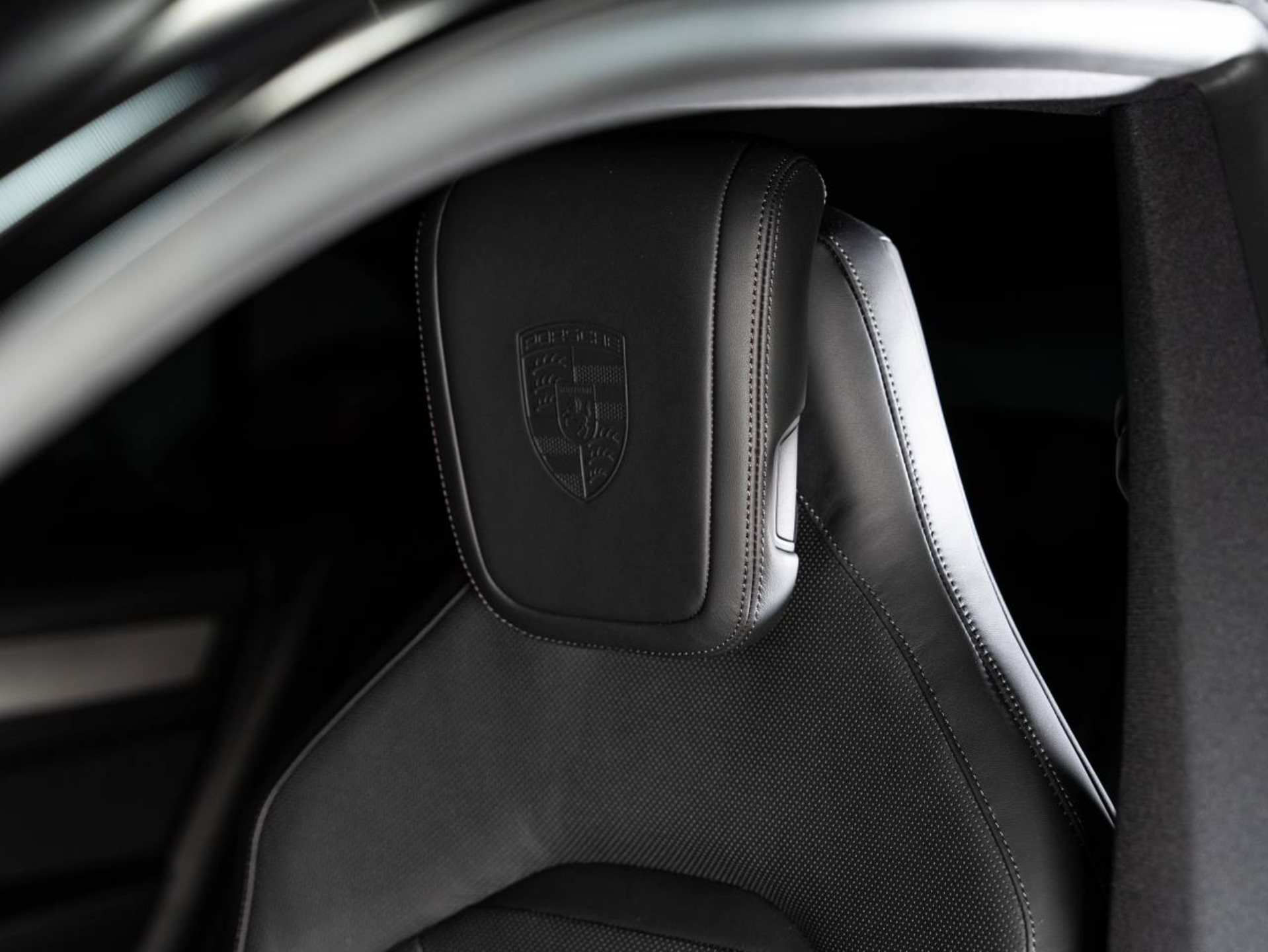 PORSCHE Cayenne Electric-image-23