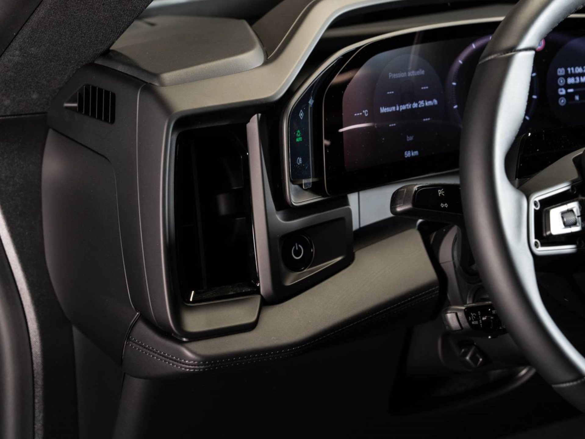 PORSCHE Cayenne Electric-image-11