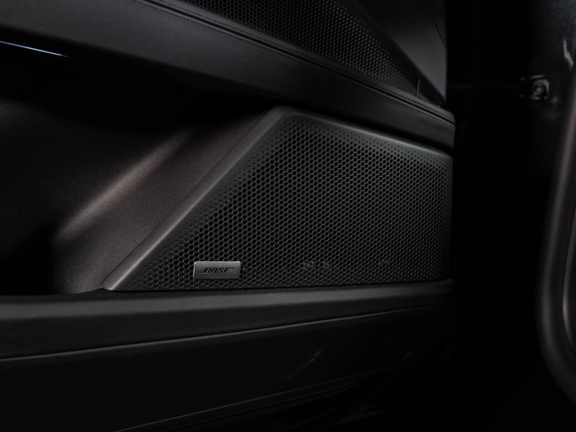 PORSCHE Cayenne Electric-image-10
