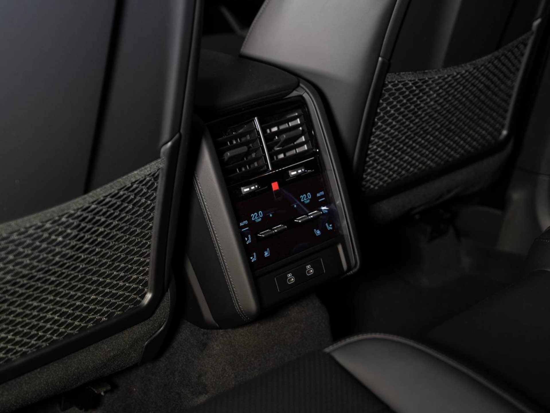 PORSCHE Cayenne Electric-image-24