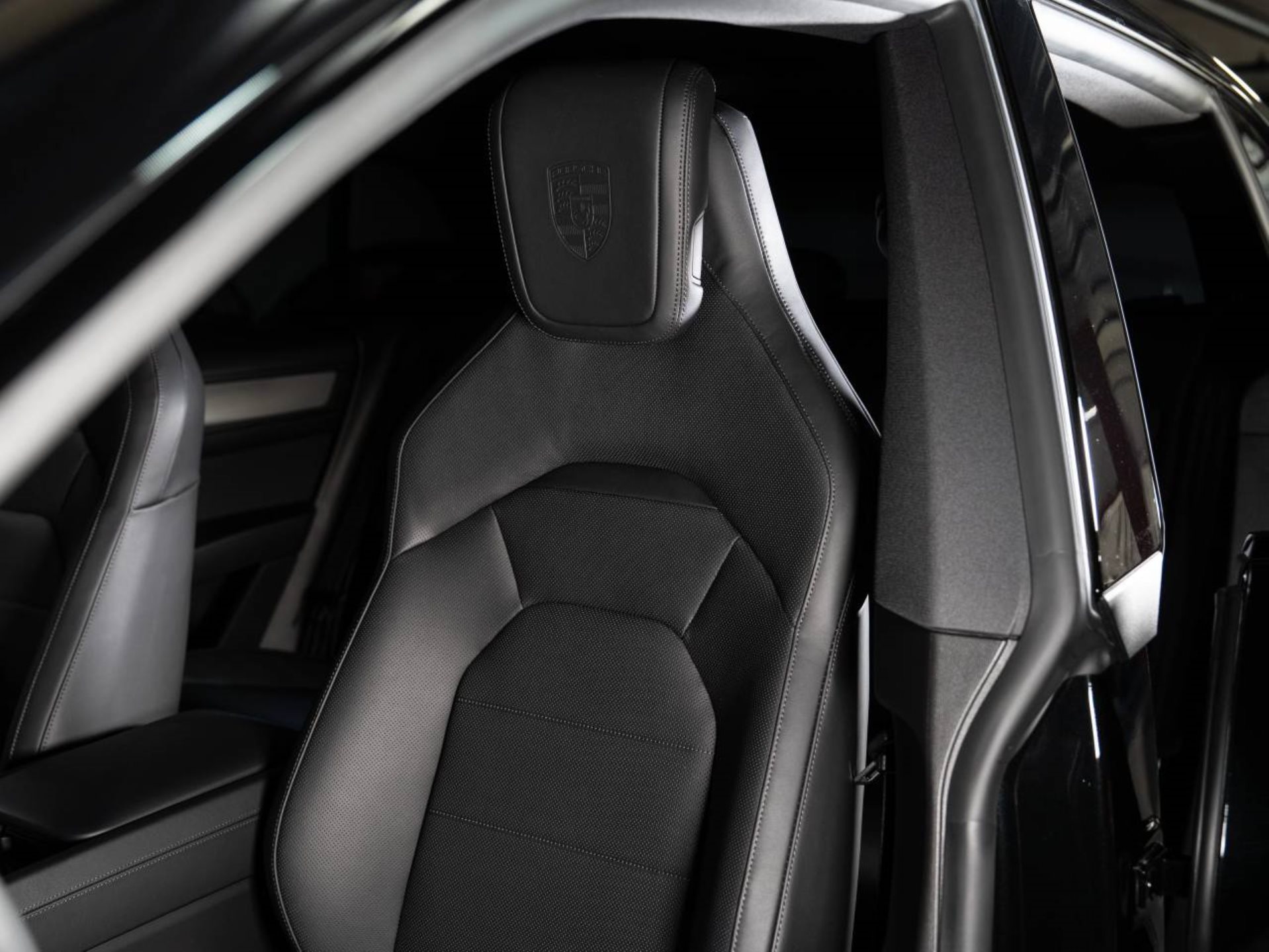 PORSCHE Cayenne Electric-image-22