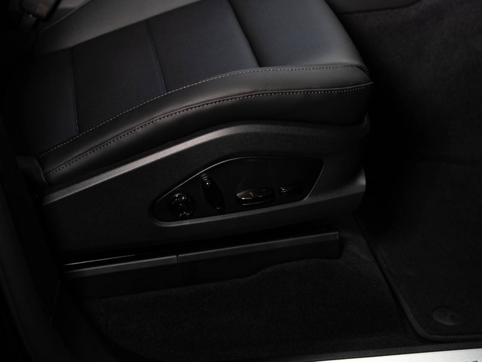 PORSCHE Cayenne Electric-image-21