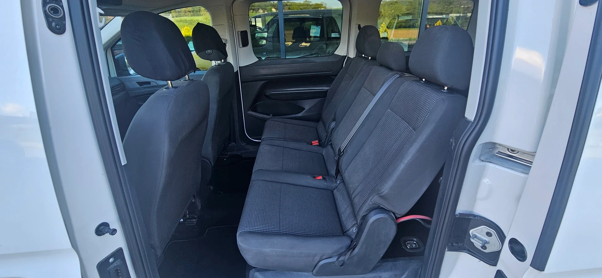 VW Caddy Maxi 2.0 TDI Liberty-image-12